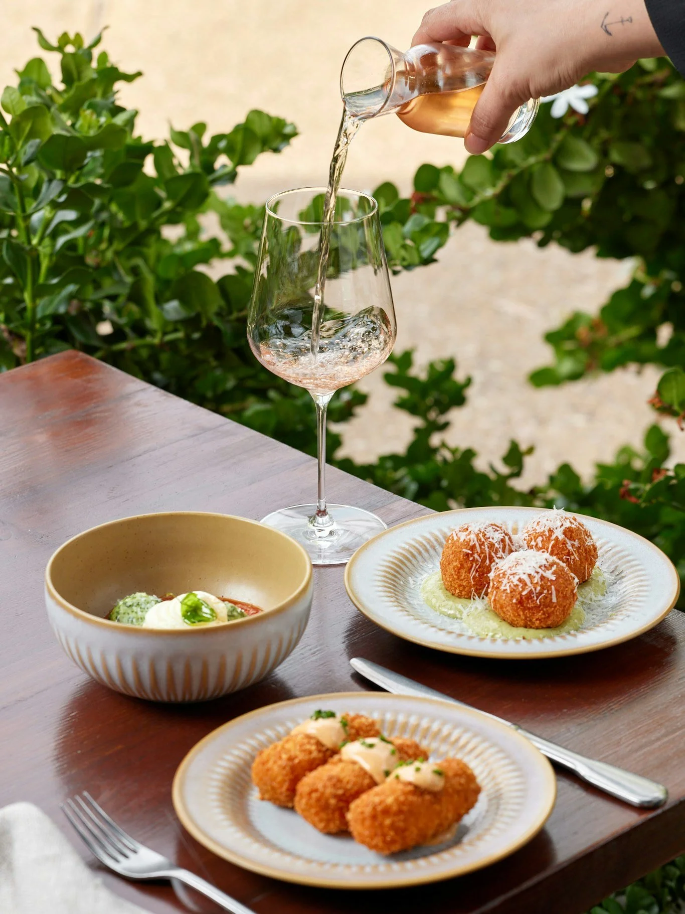 EXCITING NEWS!
From this coming Monday, Popolo will be opening for lunch from 12 noon, so you can now enjoy your favourite restaurant by the river for lunch and dinner 7 days a week!