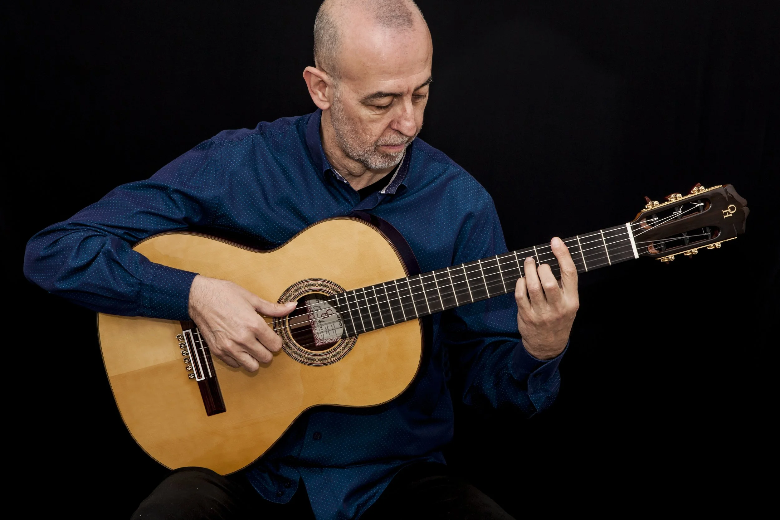 Oscar Herrero, guitar