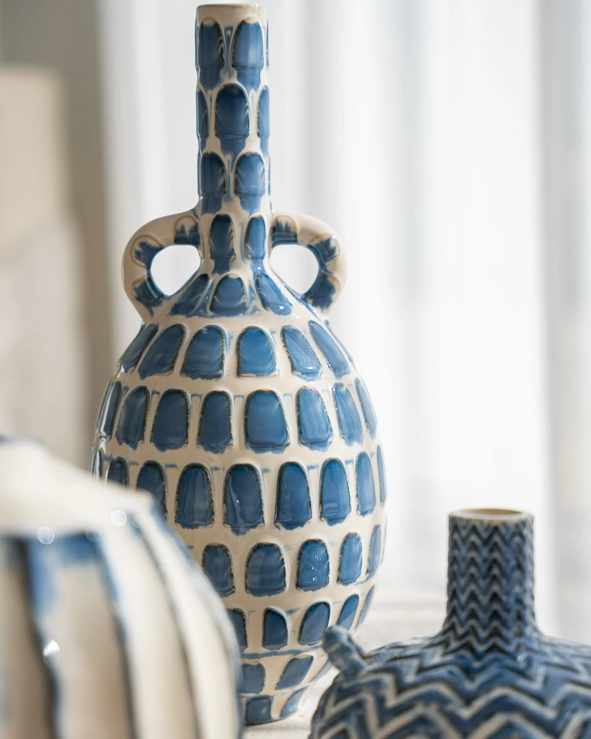 Blue, bold, beautiful
Coastal calm

 #glamhome #homedecor #homeinspo #decor @pure_homewares @swinggifts_nsw @bellaandblanc @montageagencies @tandsagencies