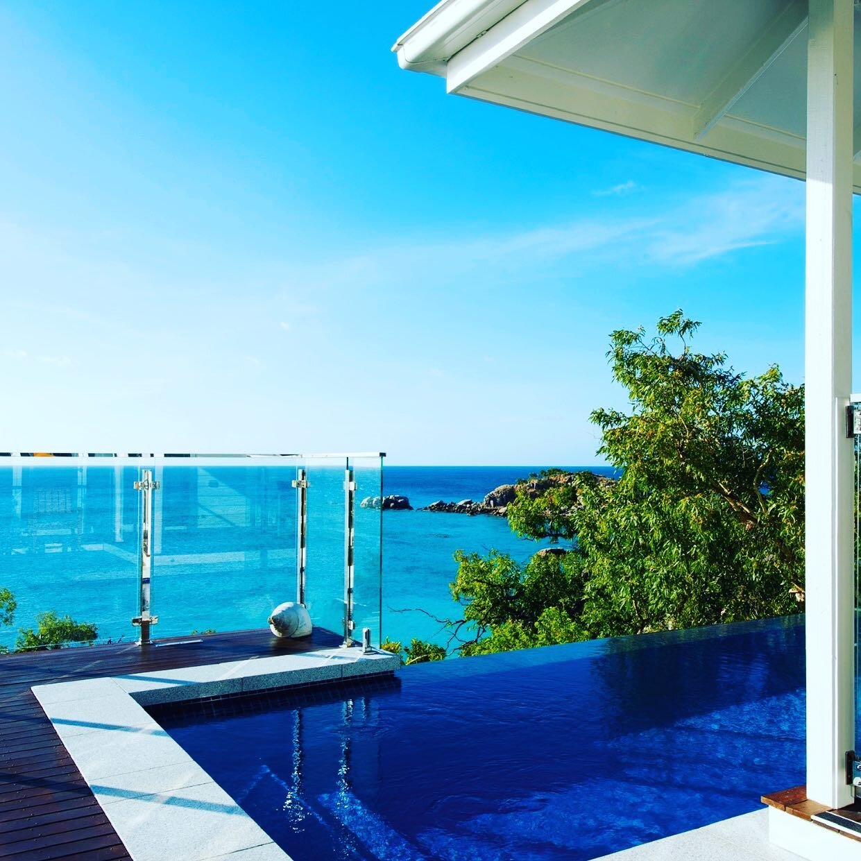 🌴 Lizard island right about now would be fabulous 🌴 
.
.
.
Who is dreaming of an island holiday? I know we are.
.
.
. 
📷 @lizardisland 
#LivingLifeTravel #LivingLife #TourismAustralia #DestinationAustralia #TravelisLiving #LizardIsland