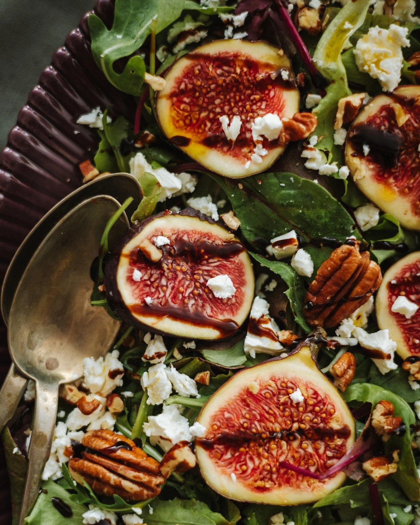 Enne veel, kui viimane s&uuml;giskuu algab, jagan sinuga, mis sel s&uuml;gisel eriti popp on 🍁

🥃 Rekvisiite valides:
- metsaroheline
- soojades toonides klaasid
- kroomist ja niklist lauan&otilde;ud
- teise ringi ja vintage leiud 

🖼️ Kontseptsio