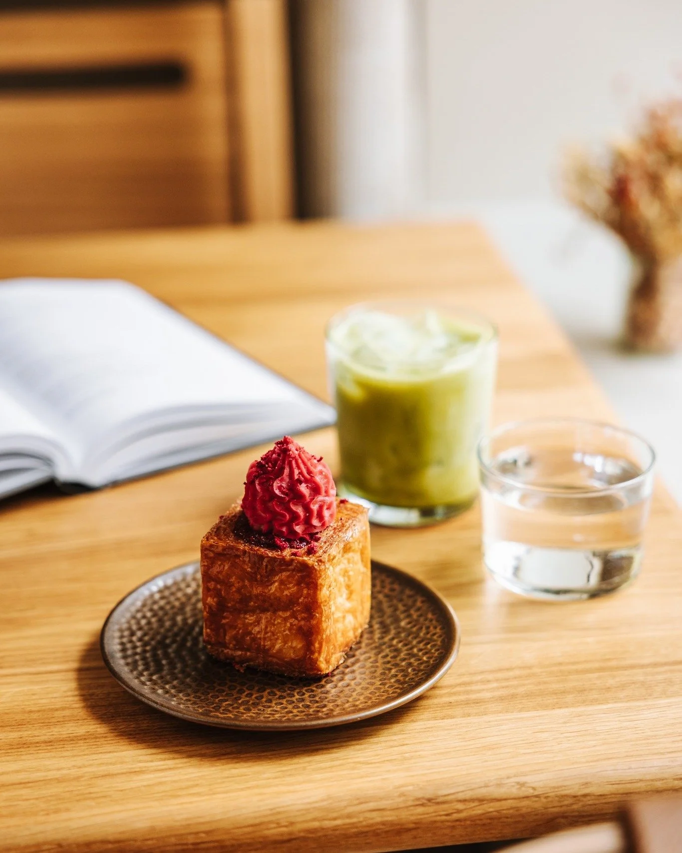 Ilusat p&uuml;hadeaja algust! ✨ M&otilde;ned saiased fotod asjast, mil oli t&auml;itsa okei t-s&auml;rgi v&auml;el ringi lipata.