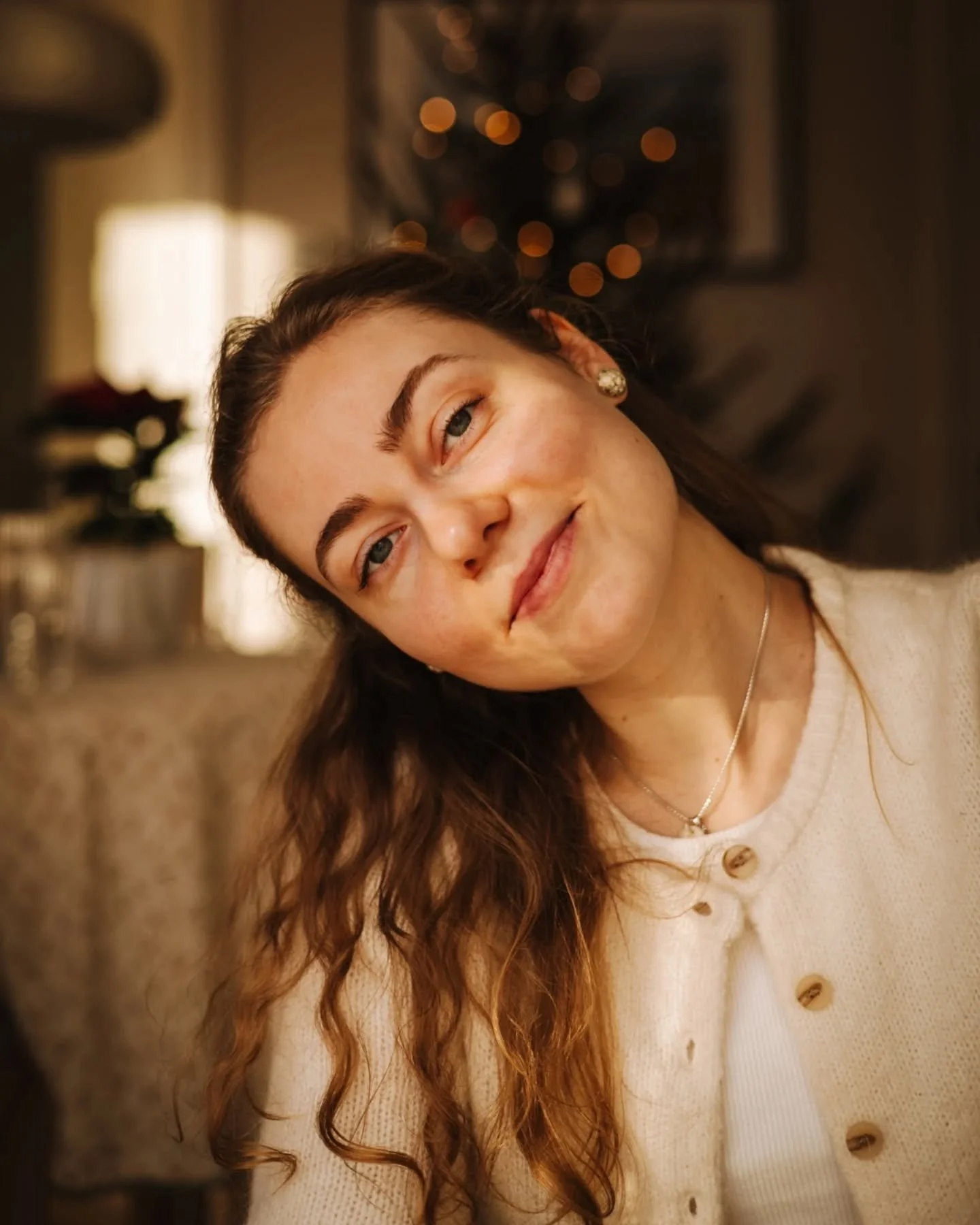 2025 - omg! Milline vastuste otsimise aasta. Lausa ootamatult tormiline. 🌪️ Aga nagu mul ikka aasta l&otilde;pus kombeks, peatun ja peegeldan k&otilde;ike seda kogetut. Siin minu l&otilde;ppeva aasta 3 positiivset ja 3 negatiivset v&otilde;nget:

✅ 