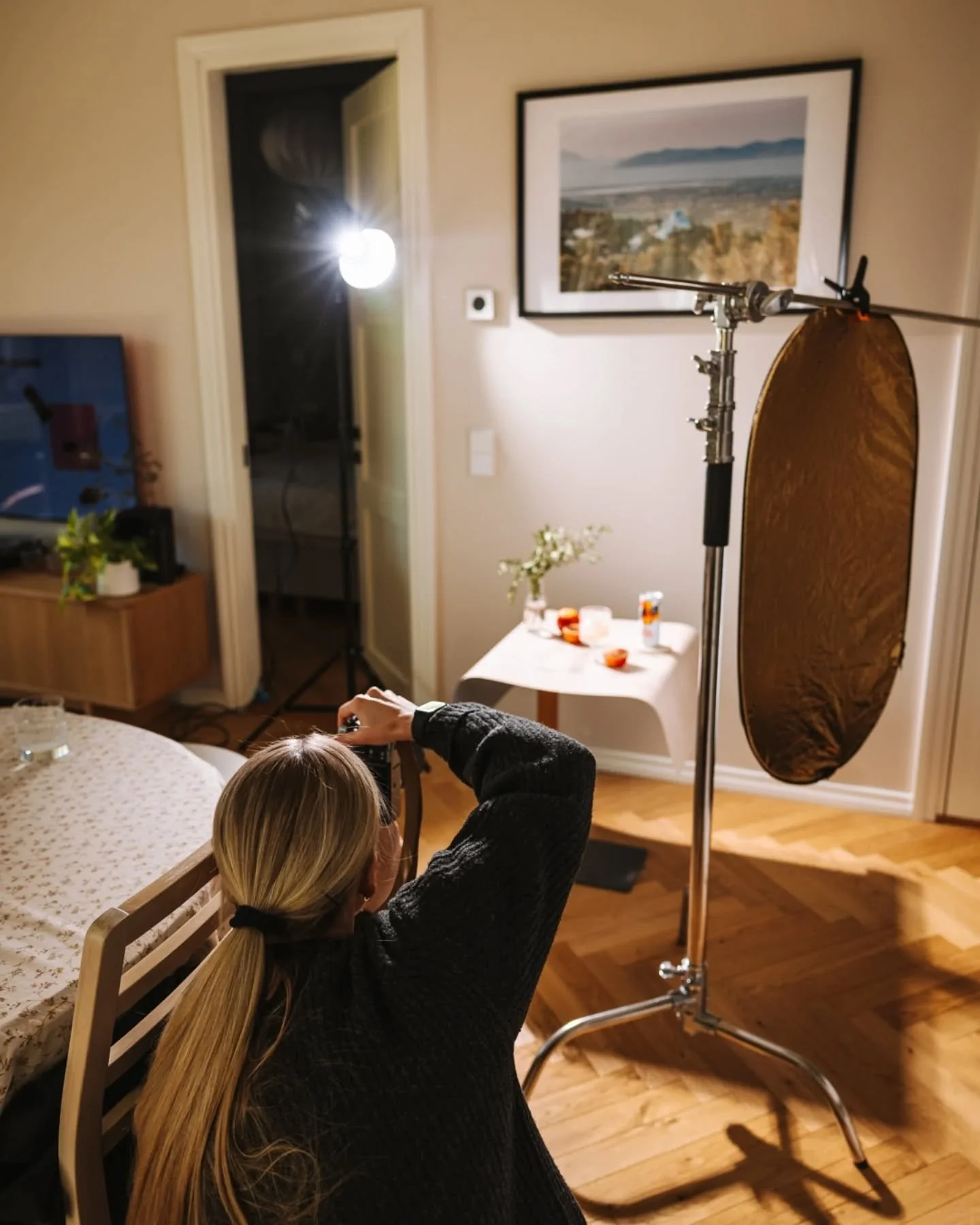 Kaadreid 2026. aasta esimeselt fotokoolituselt! 📷 Kohtusin @kaisakarnau &uuml;hel aprillikuu reedel, &uuml;le pika aja taas oma kodus, mitte stuudios. K&auml;isime l&auml;bi nii teooria, pildistasime lisavalgusega ja sukeldusime Lightroomi t&ouml;&o