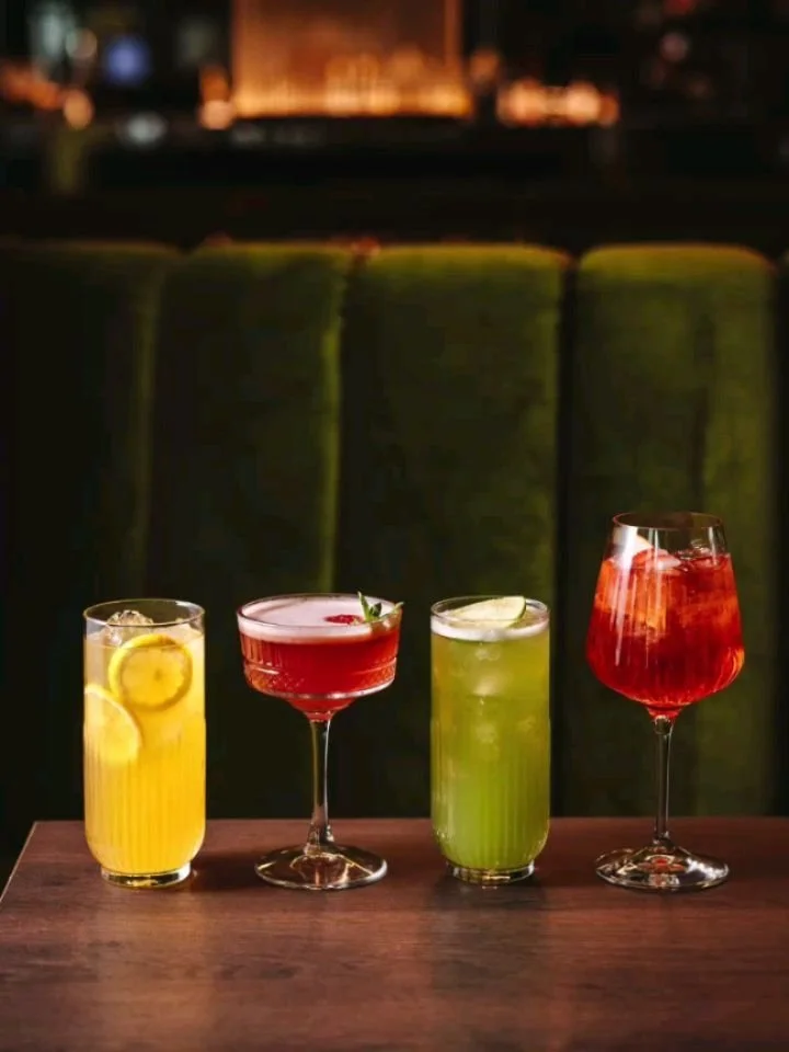 K&otilde;ik l&otilde;hnab ja muutub v&auml;rviliseks, t&auml;pselt nagu need kokteilid! 🍹🌼✨