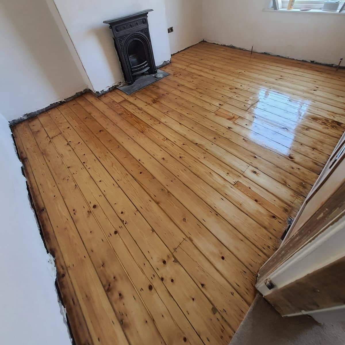 Two room, sanded and oiled to perfection 👌👌

Huscroft Flooring Limited