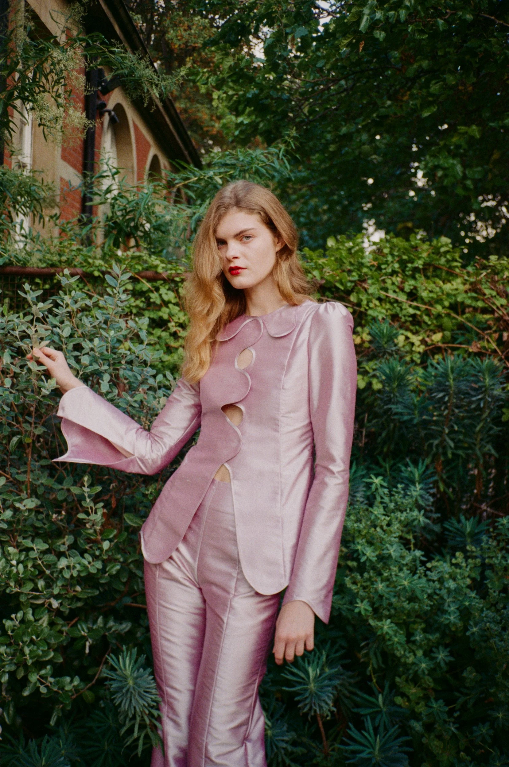 realms-spirit-suit-orchid-pink-silk-front-jacket-side-crop.jpg