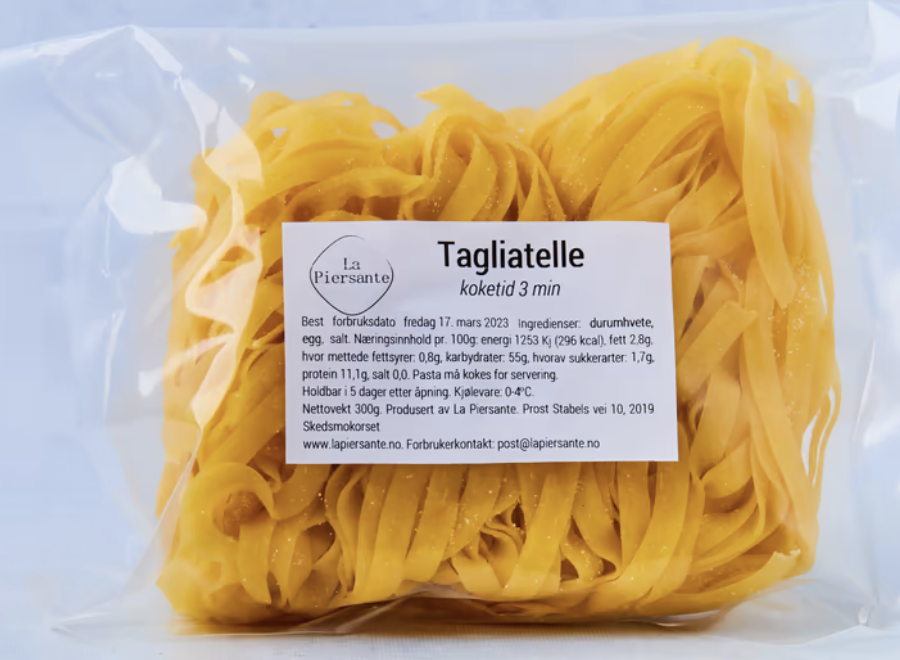 Tagliatelle er en pasta typisk for sentrale- og nordlige Italia. Navnet kommer fra verbet "å kutte" eller "å skille", siden den lages ved at man sprer deigen i tynne ark og kutter den etter å ha rullet den. I Emilia-Romagna er det typiske å kombinere