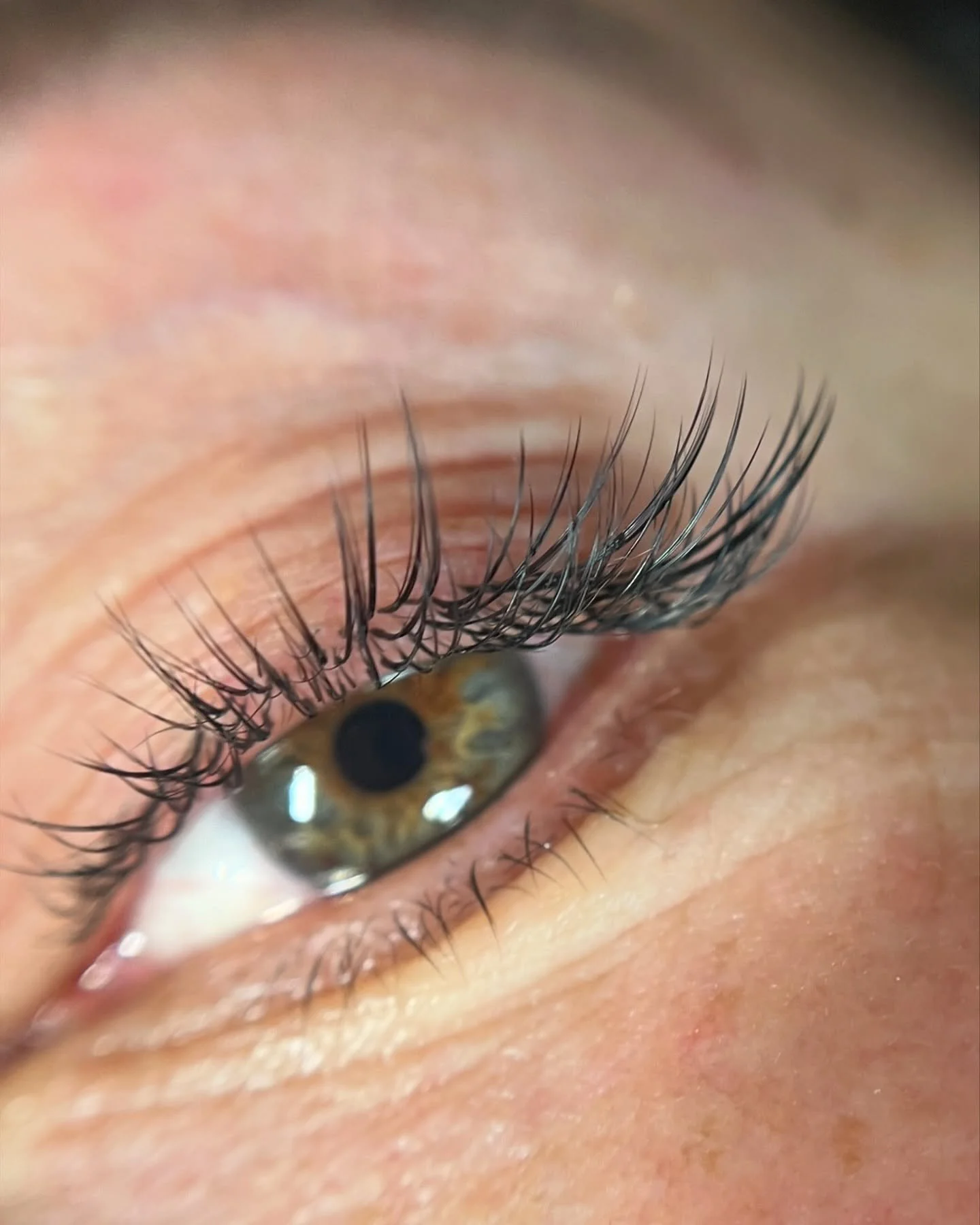 This is one for the natural girls who want something clean and pretty 🫧🧚🏼&zwj;♀️

Hyper realistic looking lash extensions inspired by @whiteflamingolash

#southeastlondonlashes #deptfordlashes #greenwichlashes #newcrosslashes #blackheathlashes #pe