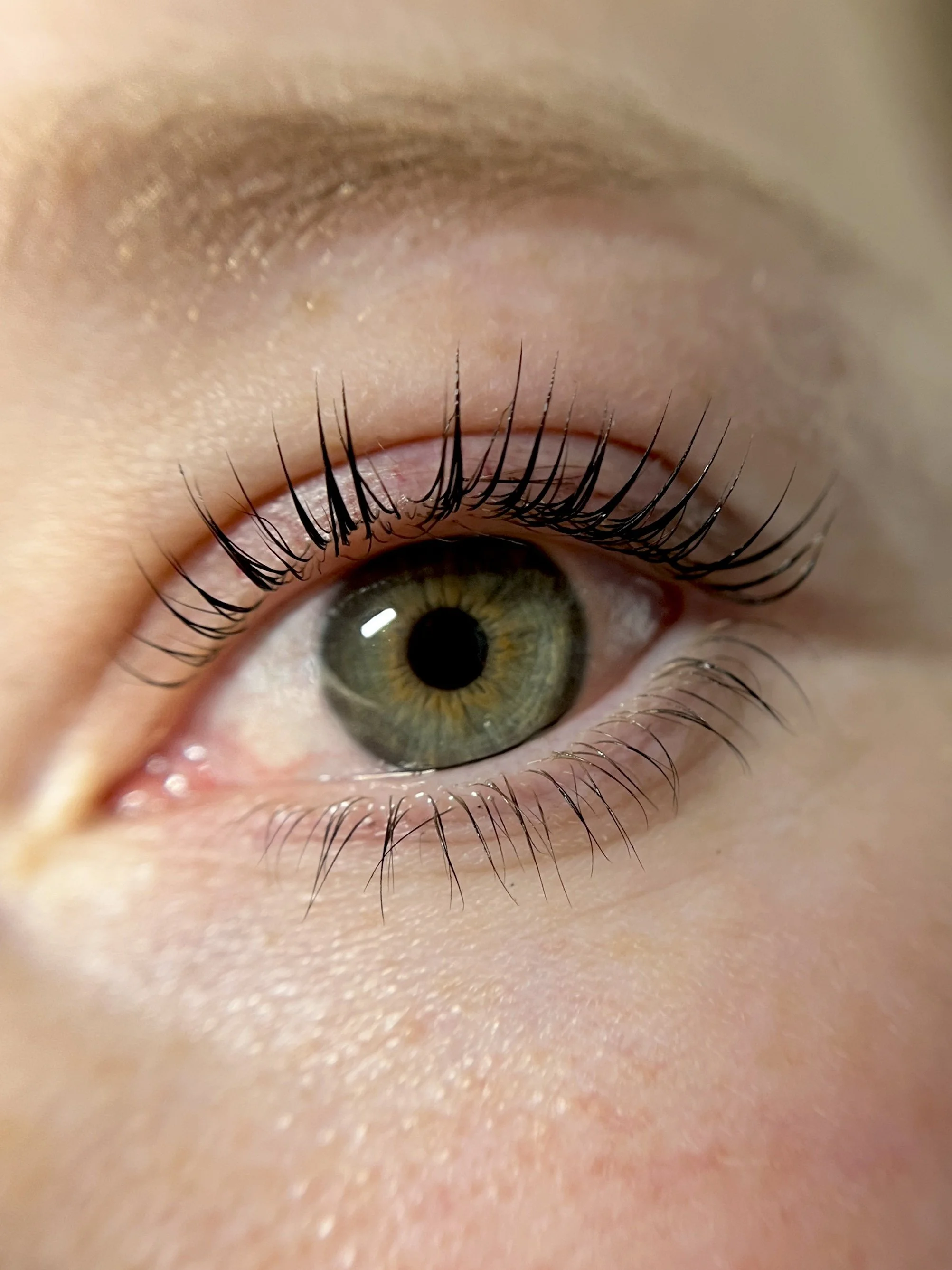 Lash lift with black tint