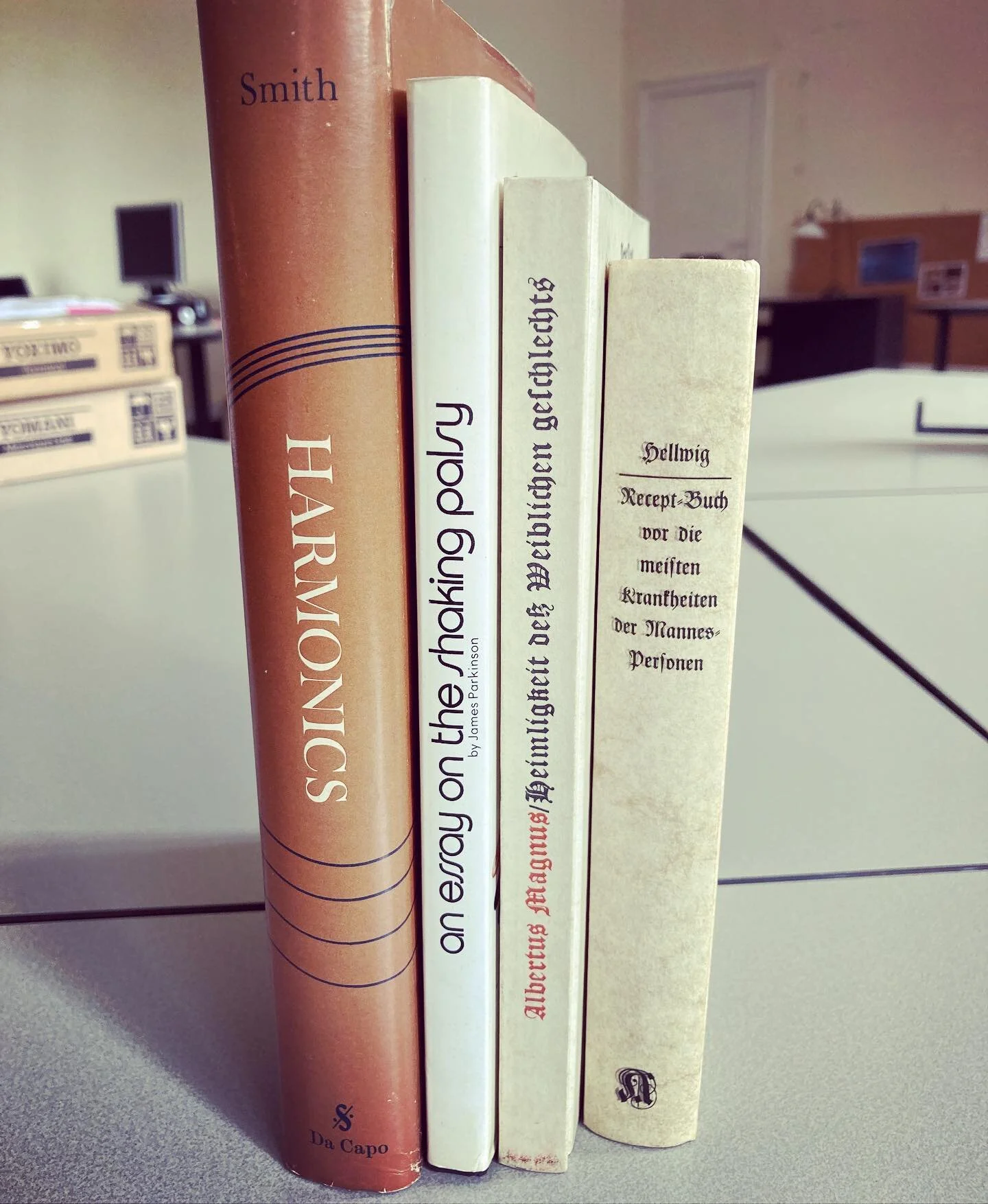 In 2007 schonk Professor Jacques Schotte zijn bibliotheek aan het museum. De collectie telt naar schatting 20.000 boeken, waarvan de oudsten dateren uit de 16de eeuw. Zijn collectie bezit tal van unieke stukken. Deze boeken zijn facsimile van oudere 