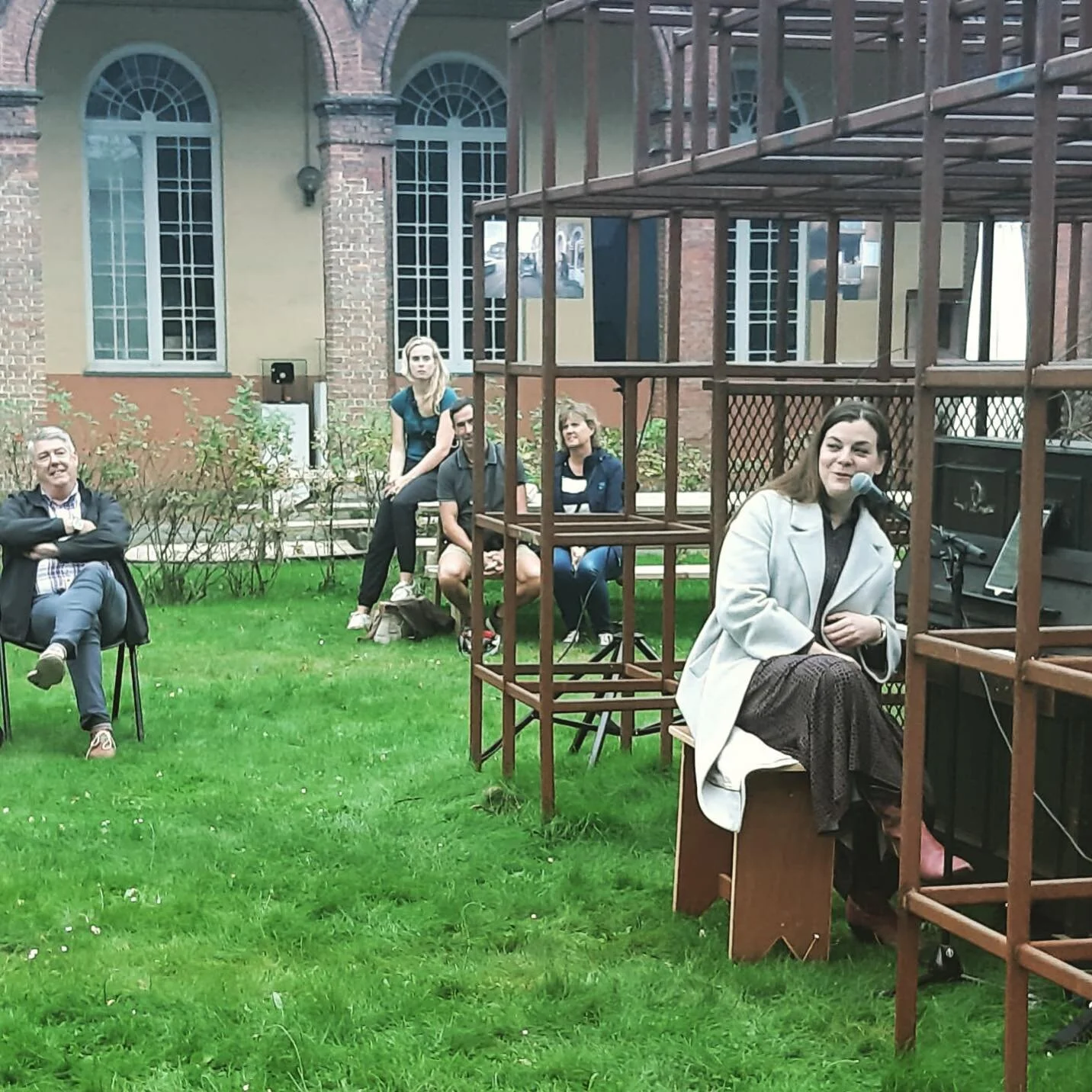 Aftrap van @123pianogent in de binnentuin met de fantastische @astridstockman