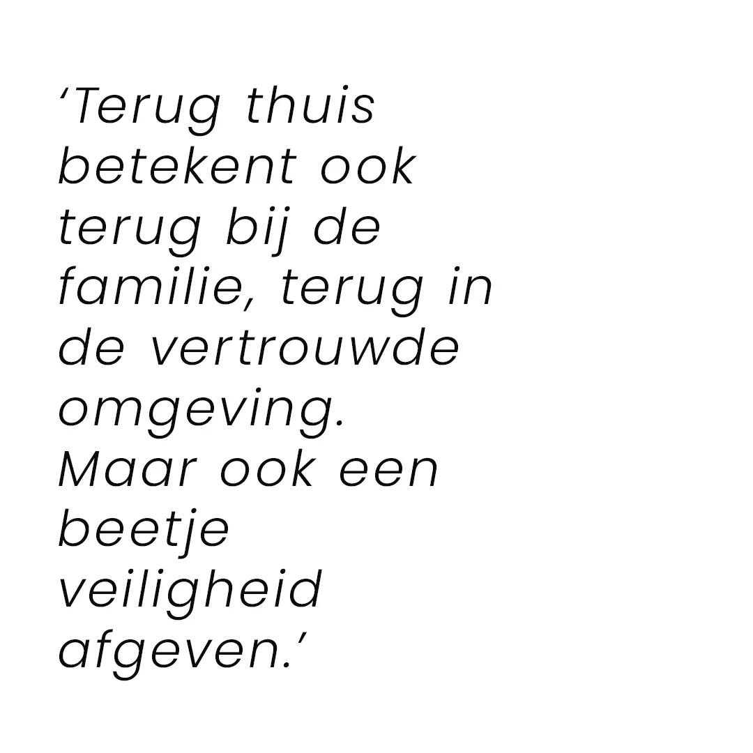 Myriam (1991) keert na een verblijf in de psychiatrie terug naar haar vertrouwde omgeving.

Een naderend ontslag uit de psychiatrische voorziening kan onzekerheid brengen. Hoe zal het leven zijn als ik terug naar huis keer? Wat valt te verwachten? Ho