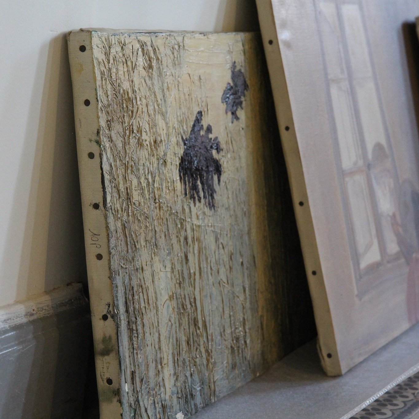 Laatste loodjes...

EXPO Monique Gies - Binnenzichten, vanaf zaterdag 15.11.2025 in #guislainmuseum

***
Monique Gies verlaat in 1977 plots haar gezin, trekt naar Parijs en schildert in &eacute;&eacute;n jaar tijd een honderdtal werken. Haar lege int