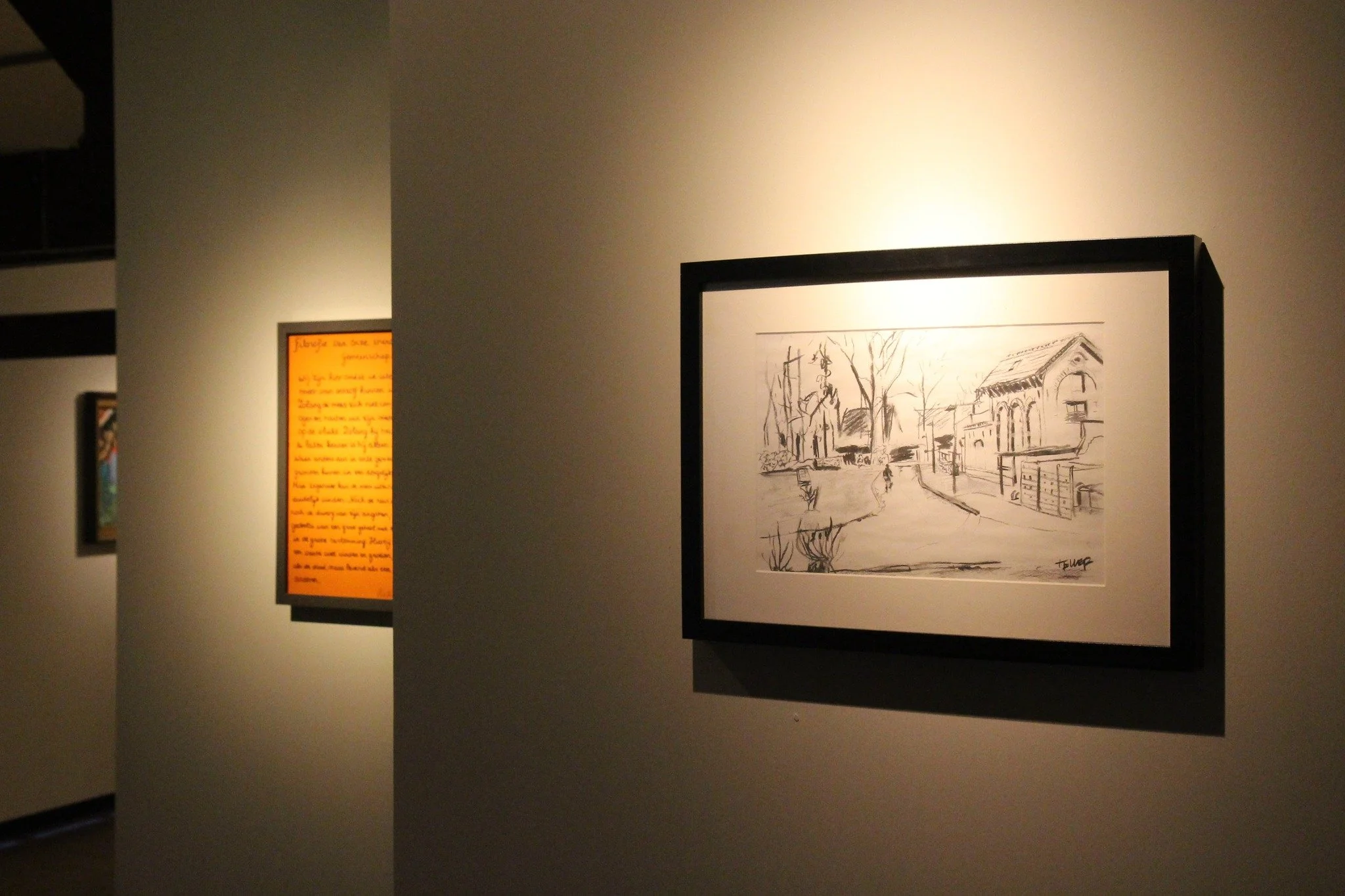 &ldquo;Ik zag hem lopen. Zich klaarstomen voor de buitenwereld. Daar keek ik ook naar uit. Ondertussen vijf jaar verder en terug aan de slag als Grafisch Vormgever. Houtskool heb ik sindsdien niet meer aangeraakt. Maar ik sluit niets uit.  Ieder zijn