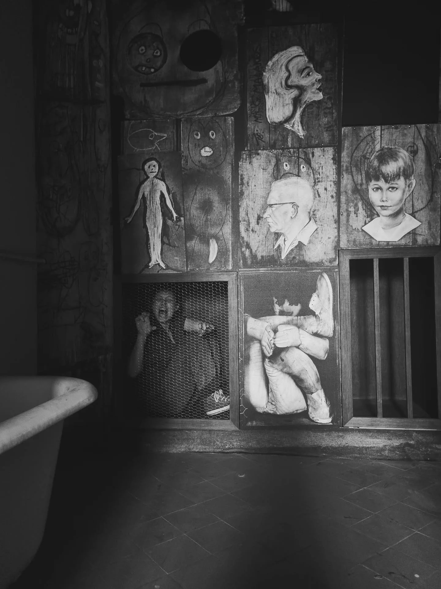 our mood right now

🐁🏗🦺🎭📈⛔️⚡️⏰️🔝🌡🪚🌪⏳️🖼🔨🩺🪂

𝗟𝗼𝗮𝗱𝗶𝗻𝗴...
roger ballen.! 
drawing meets photography 
4.04 - 13.09.2026 in #guislainmuseum

🐁
disclaimer: no colleagues were harmed in the making of the exhibition