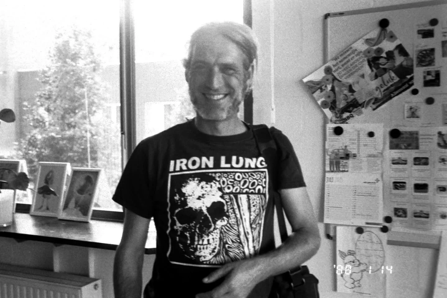 &ldquo;Het komt wel goed. We gaan ons amuseren.&rdquo;

Onze collega Diederick bestond uit relativerende woorden, speelse knipogen en heavy metal. Een gevoelsmens met zwarte hoodie die hielp, bedacht en inspireerde. Iemand die stevige knuffels uitdee