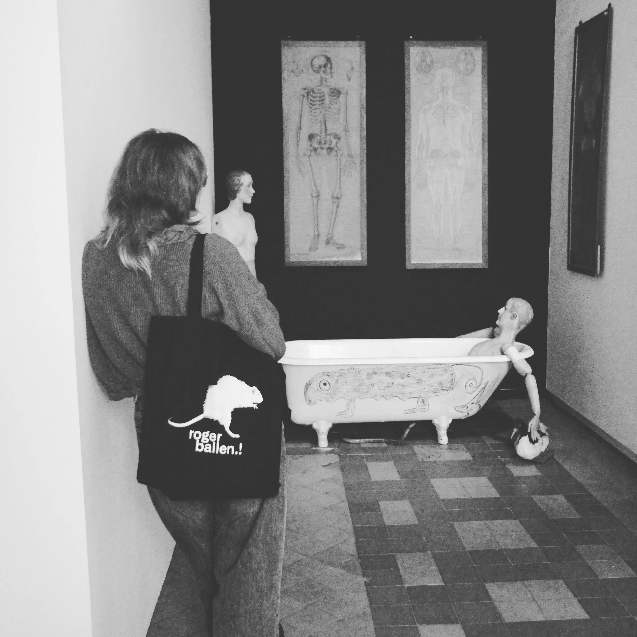 Me &amp; my 🐁bag

One more month of showing off.

roger ballen.! drawing meets photography
until 13.09.2026 in #guislainmuseumcafe 

(available in our shop)