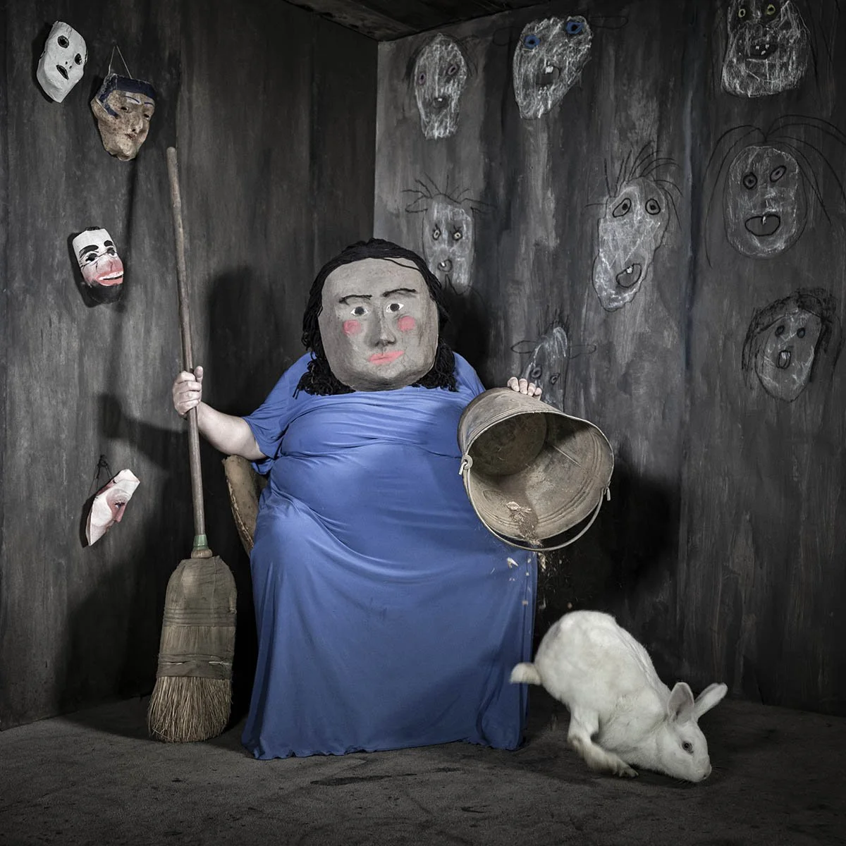 L1360279 Thrown Out,2021.jpg