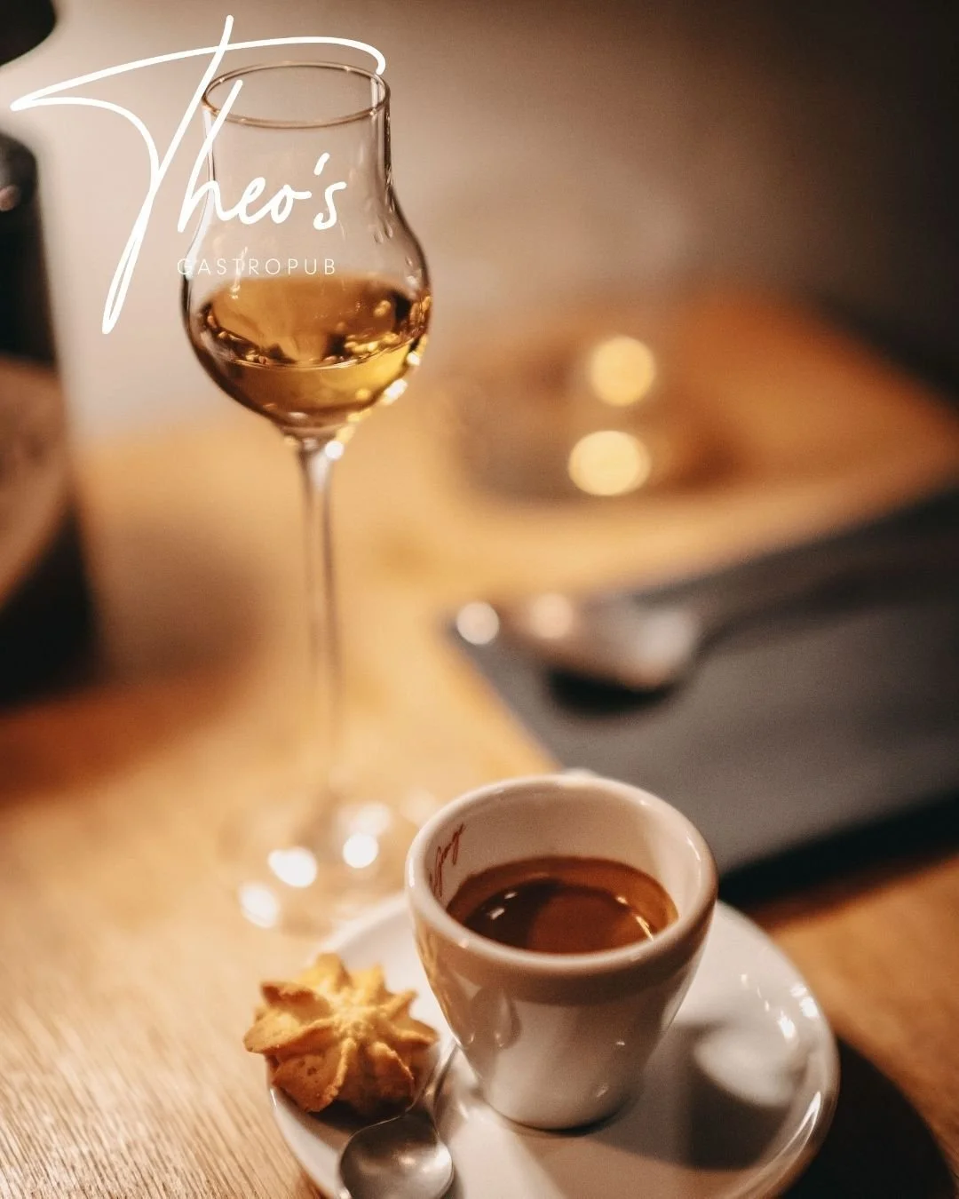 Ein guter Abend endet nicht einfach &ndash; er klingt aus.

Mit einem L&auml;cheln, einem Gespr&auml;ch&hellip; und manchmal mit einem Schnaps.

Diese fast vergessene Tradition m&ouml;chten wir bei uns wiederbeleben:
Mit handwerklichen Destillaten, d