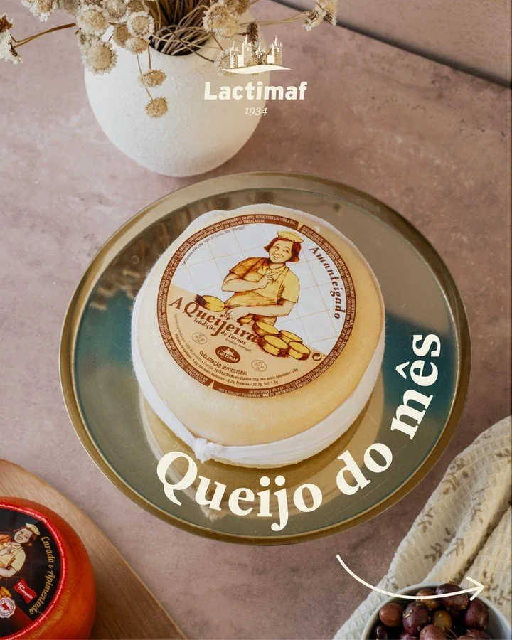 H&aacute; queijos que contam hist&oacute;rias. 🧀
⠀⠀⠀⠀⠀⠀⠀⠀⠀⠀
A Queijeira traz consigo o saber de gera&ccedil;&otilde;es, o cuidado de sempre e o sabor que junta pessoas &agrave; mesa.
Este m&ecirc;s, descubra a tradi&ccedil;&atilde;o em cada fatia. ✨