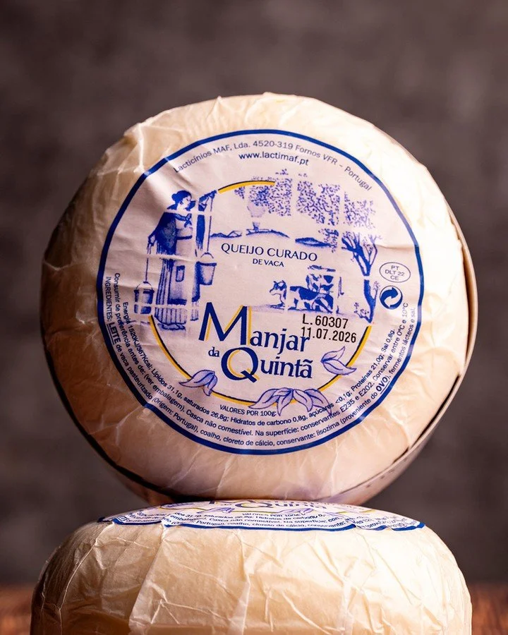 Tradi&ccedil;&atilde;o que se v&ecirc; no r&oacute;tulo e que se saboreia em cada peda&ccedil;o. 🐄✨
⠀⠀⠀⠀⠀⠀⠀⠀⠀⠀
O Manjar da Quint&atilde; traz o melhor das nossas origens diretamente para a sua mesa. J&aacute; conhece este cl&aacute;ssico da Lactimaf