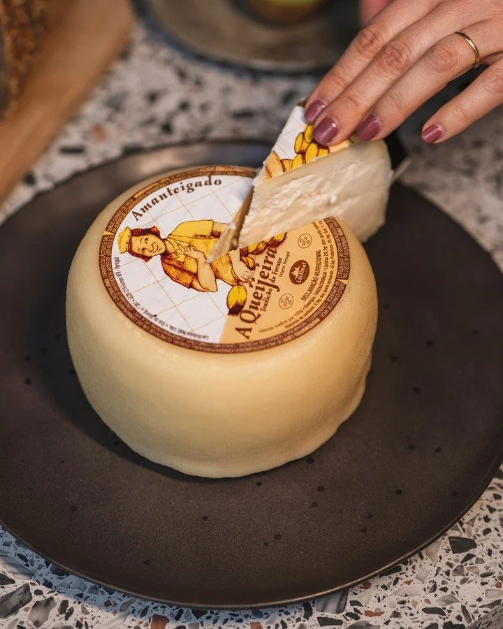 O rei da mesa. 👑
A escolha certa para qualquer ocasi&atilde;o, do lanche de domingo &agrave;s festas em fam&iacute;lia.
⠀⠀⠀⠀⠀⠀⠀⠀⠀⠀
🧀 Garanta o seu em lactimaf.com