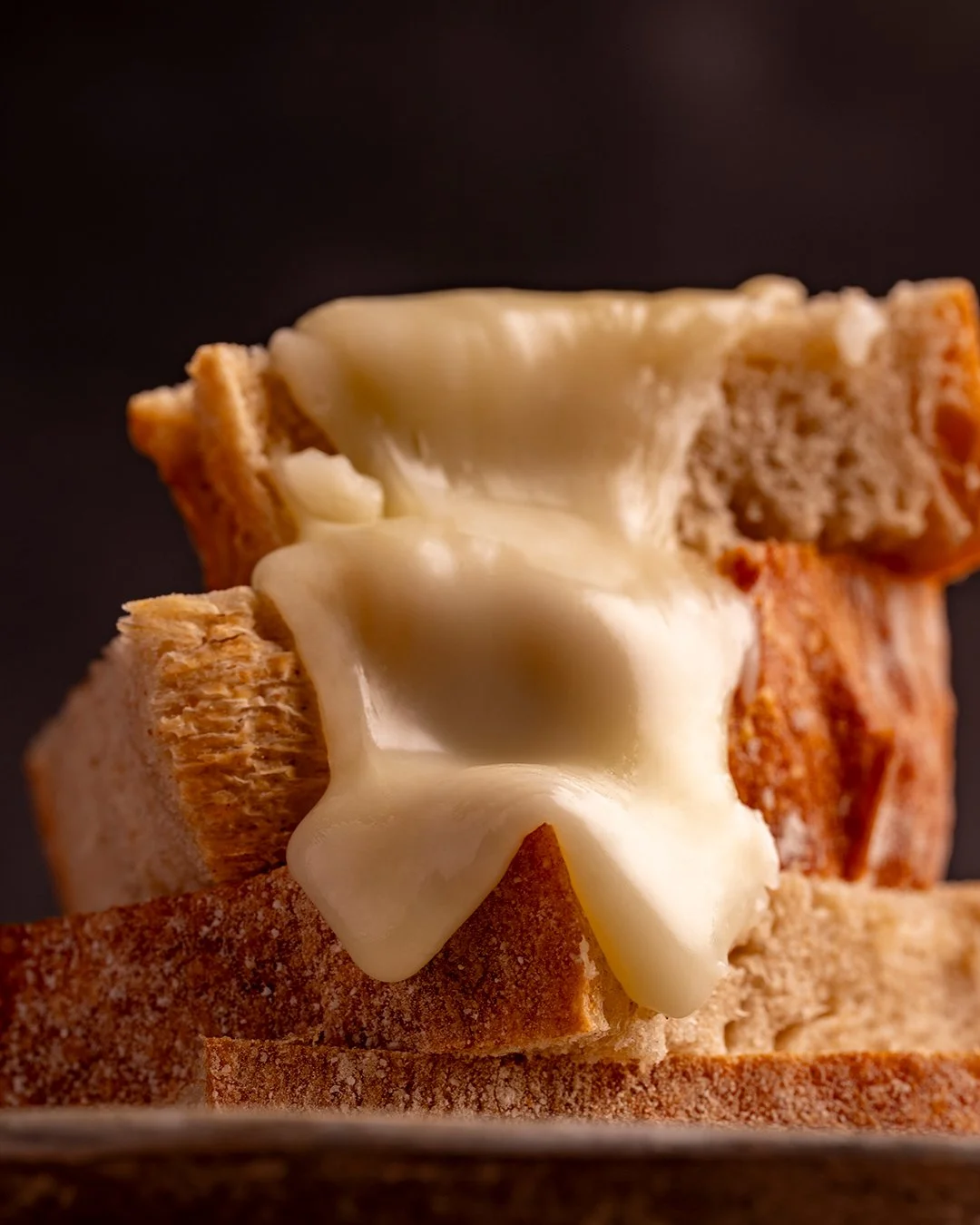 Os dias mais frios pedem pequenos confortos. 🍞🧀✨

Nada sabe melhor do que o p&atilde;o quentinho a derreter um bom queijo Lactimaf. &Eacute; o abra&ccedil;o aconchegante de que as suas manh&atilde;s e lanches precisam neste outono.

Quem mais &eacu