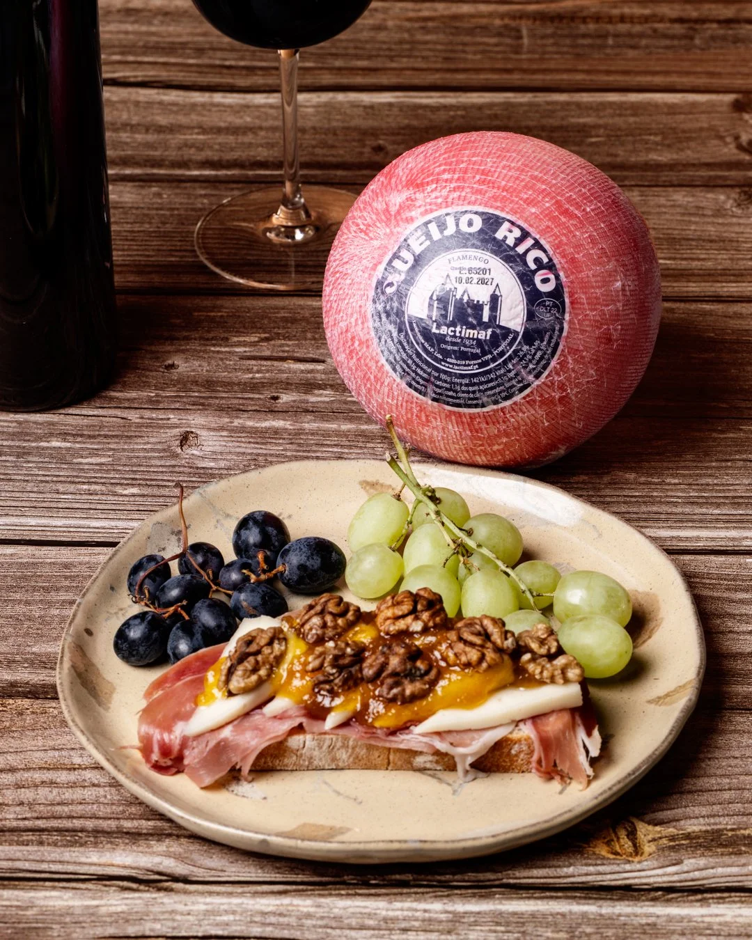Desde 1934, o primeiro queijo flamengo feito em Portugal. 🧀

📦 Pe&ccedil;a o seu na nossa loja online.