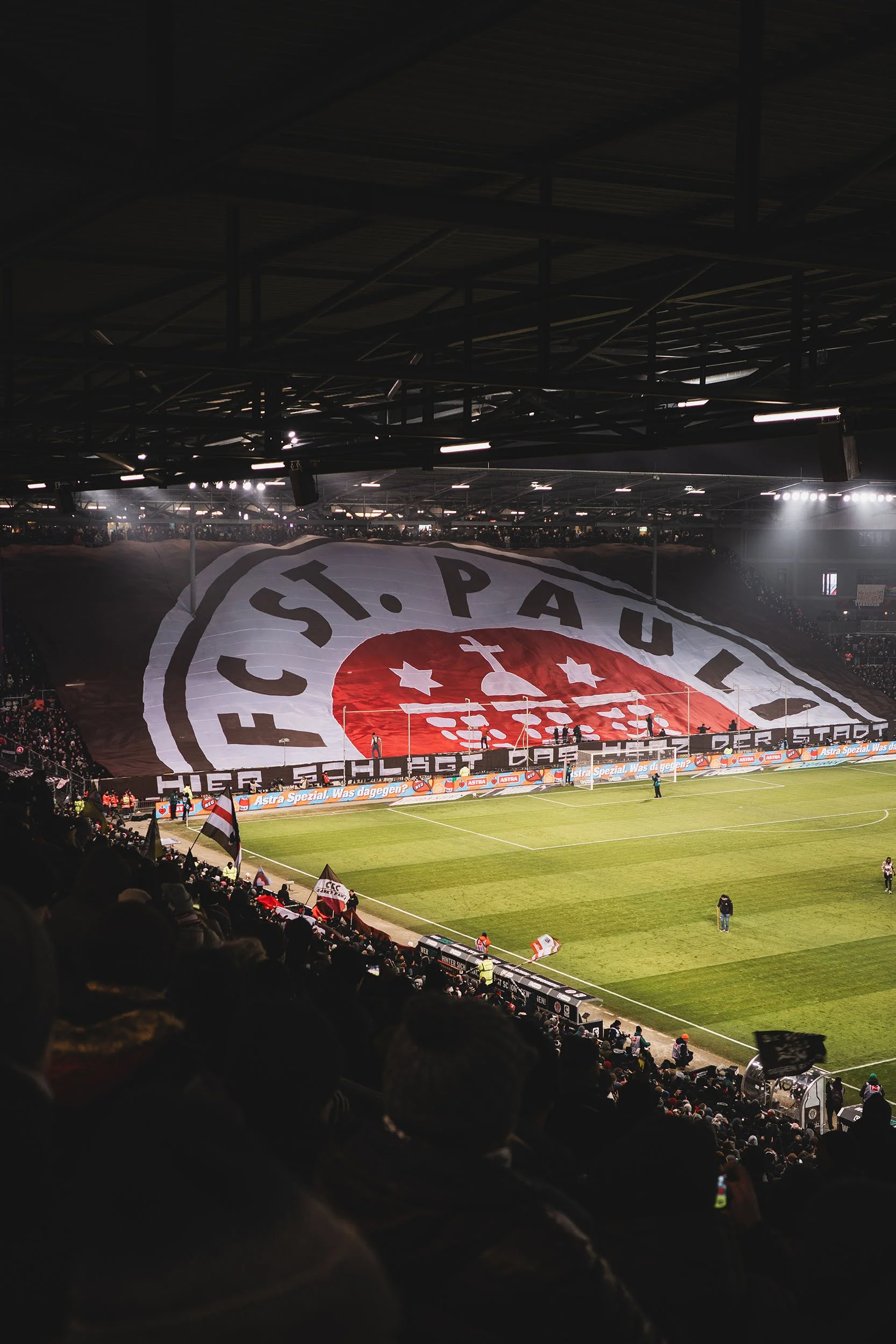 IDEENLOS, MUTLOS &amp; HERZLOS