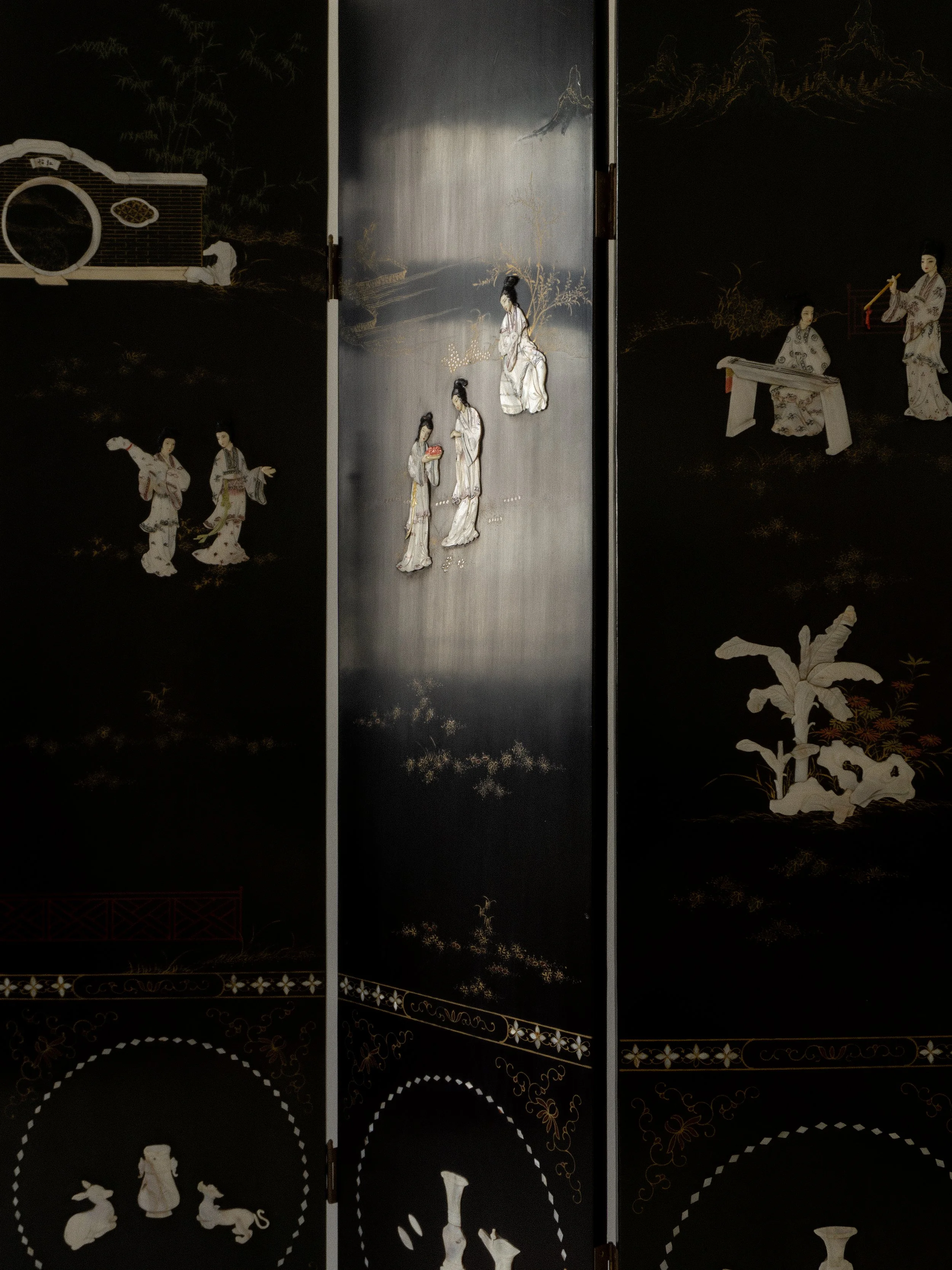 folding-screen-black-mother-of-pearl-13.jpg
