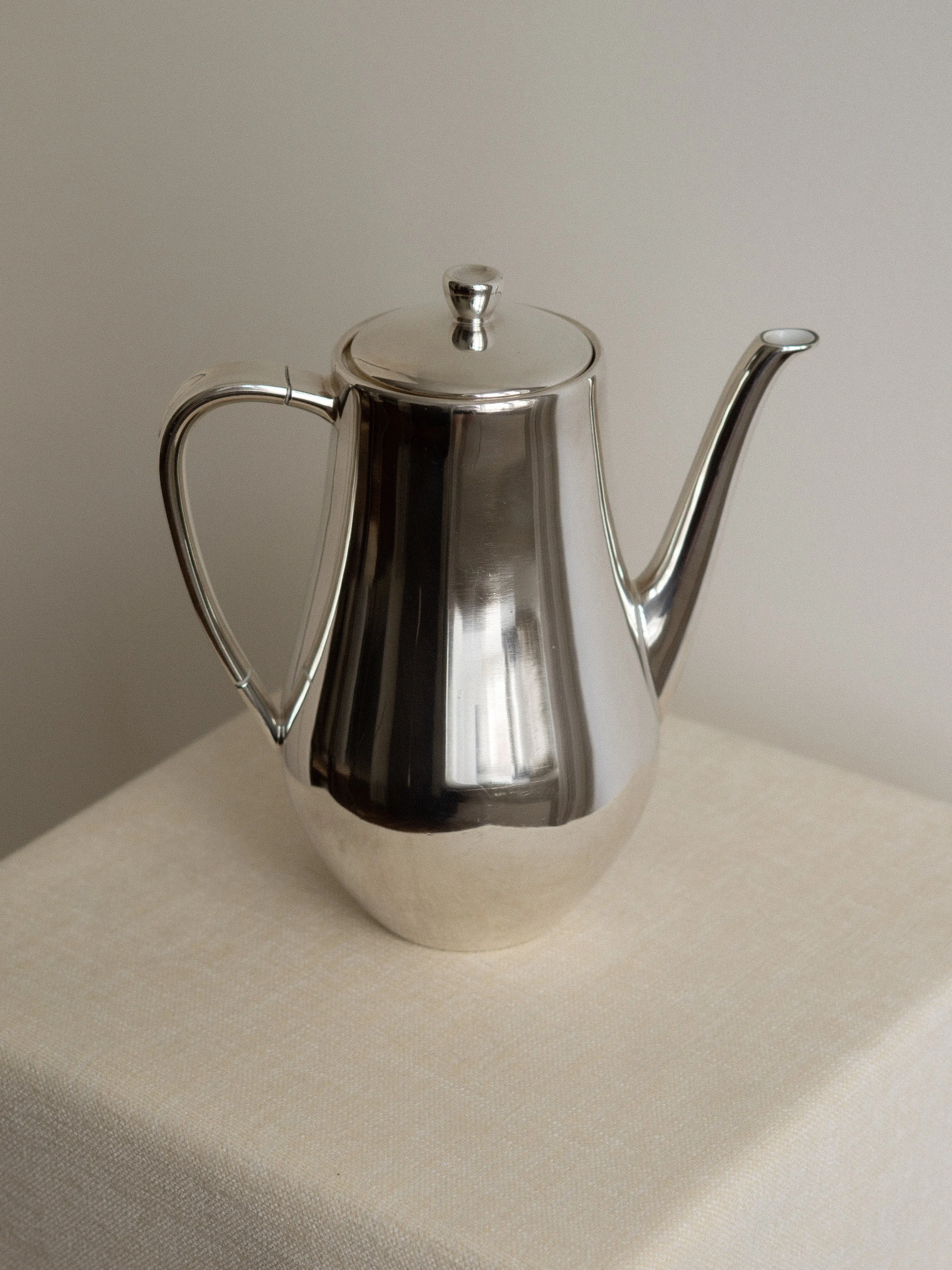 teapots-silver-6.jpg