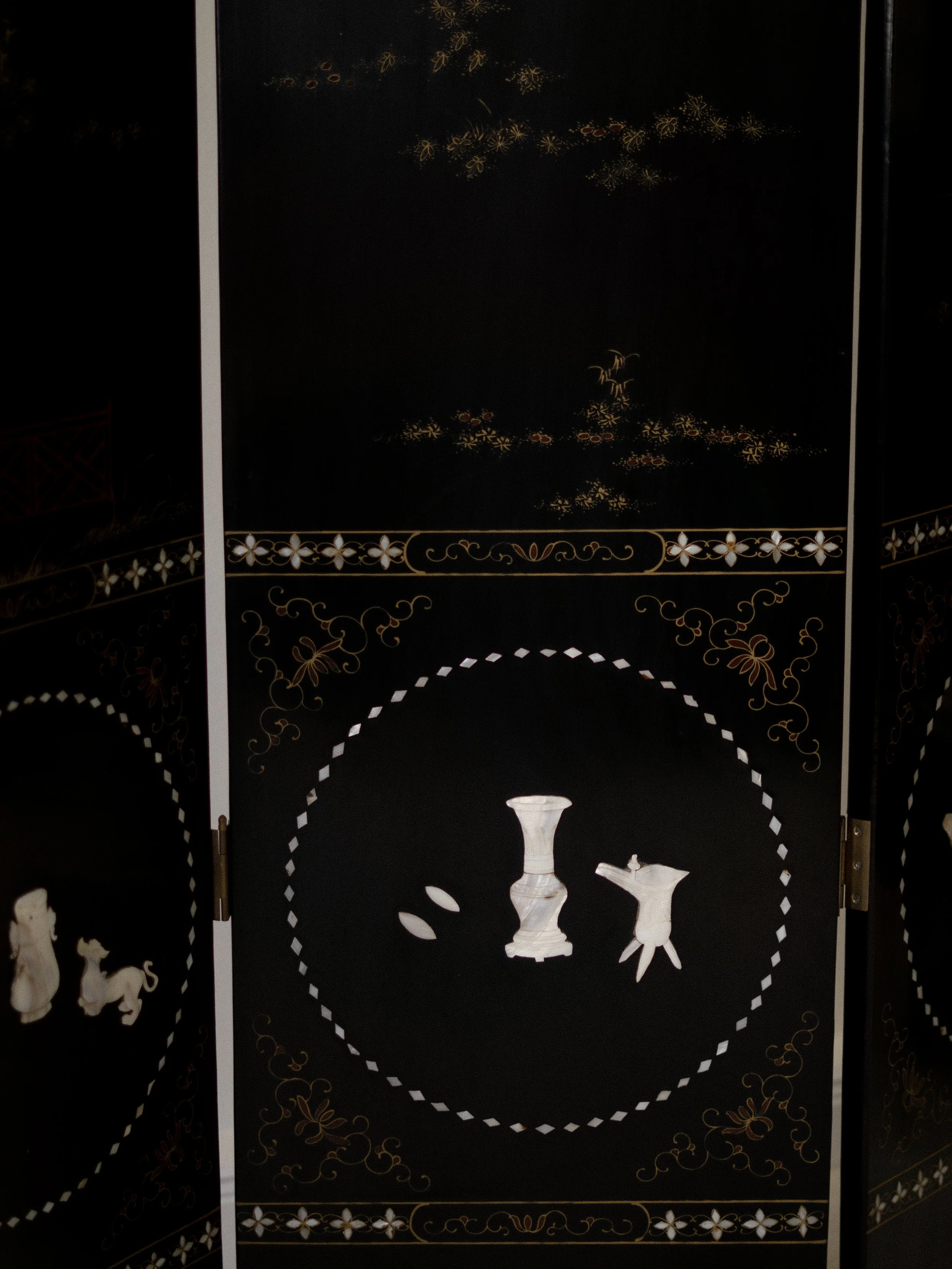 folding-screen-black-mother-of-pearl-5.jpg