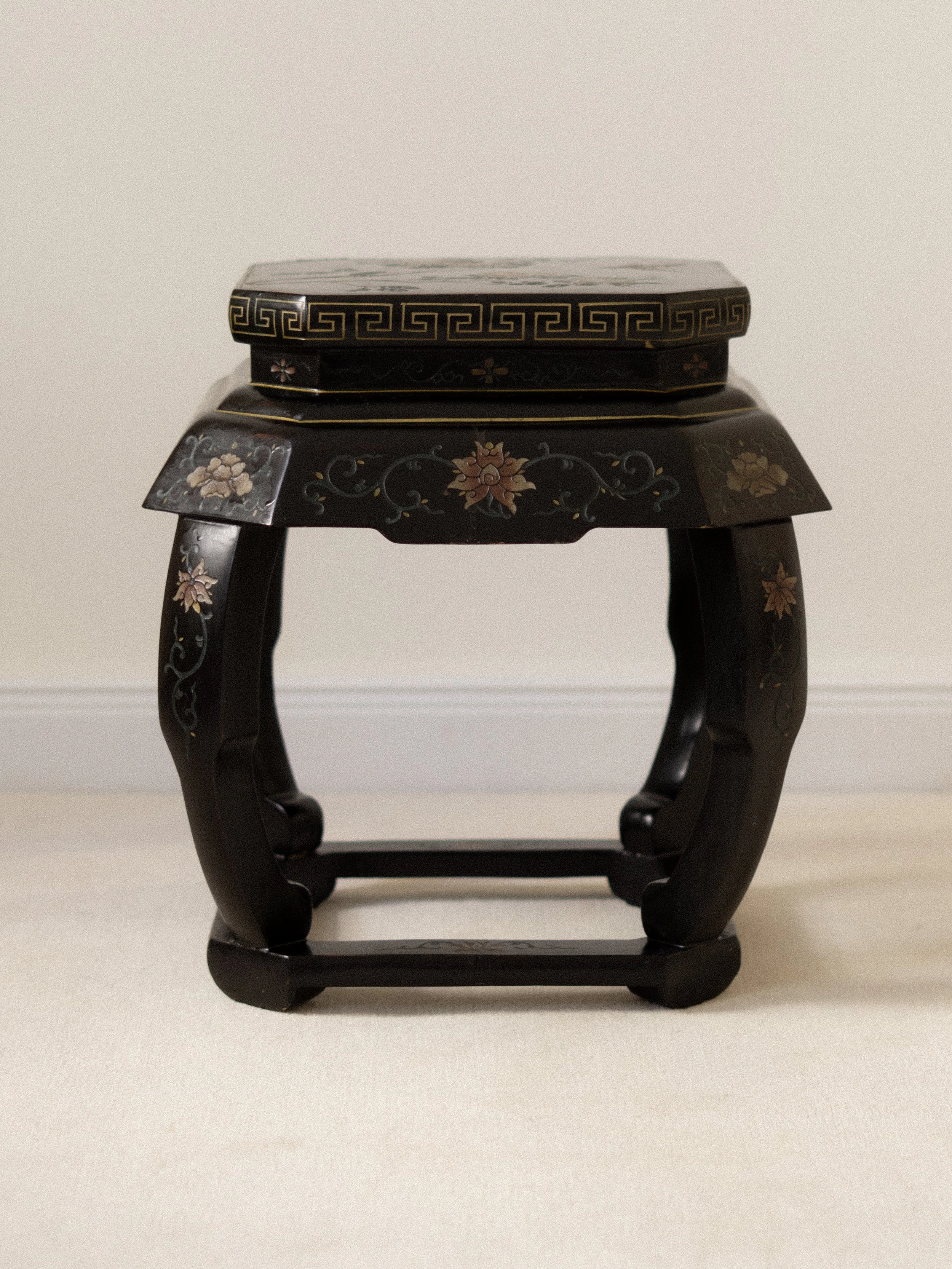 lac-stool-table-antique-7.jpg