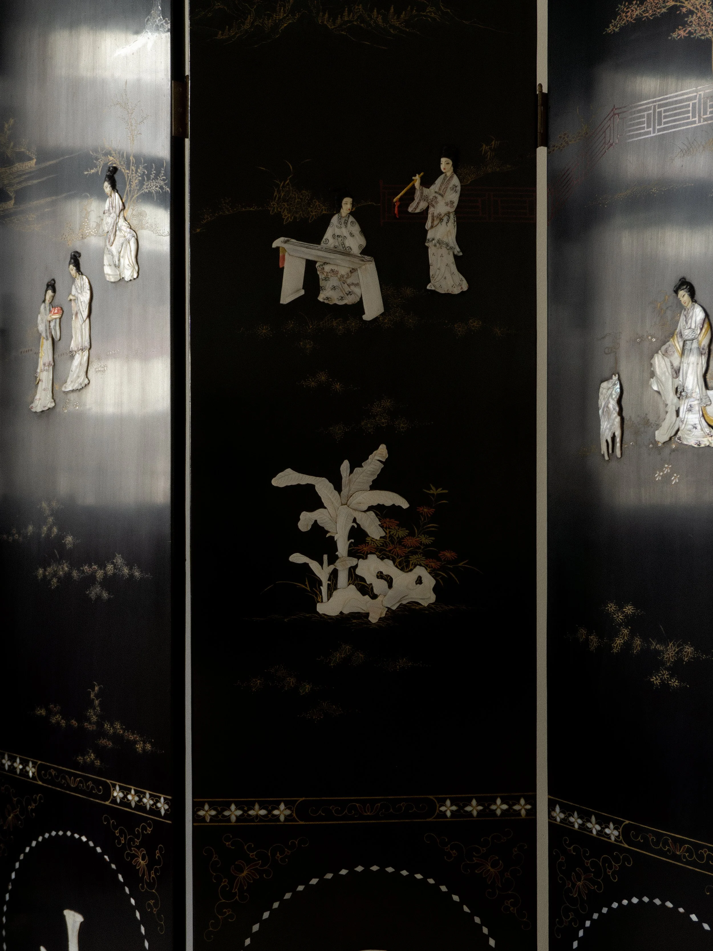folding-screen-black-mother-of-pearl-12.jpg