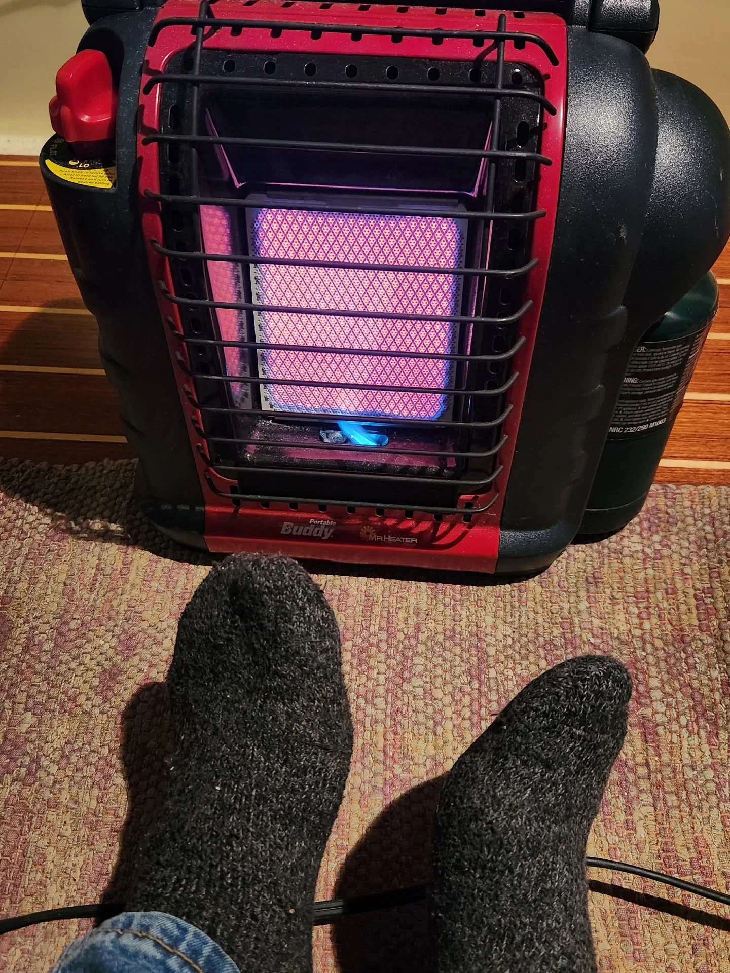 I turn the heaters off when I leave the boat. It was 47&deg; inside when I returned. Two electric heaters are great but the propane is what gets the temperature comfy fast. Oh, and the rug... I wove that on a 48" loom years ago. Thank you, Maria
