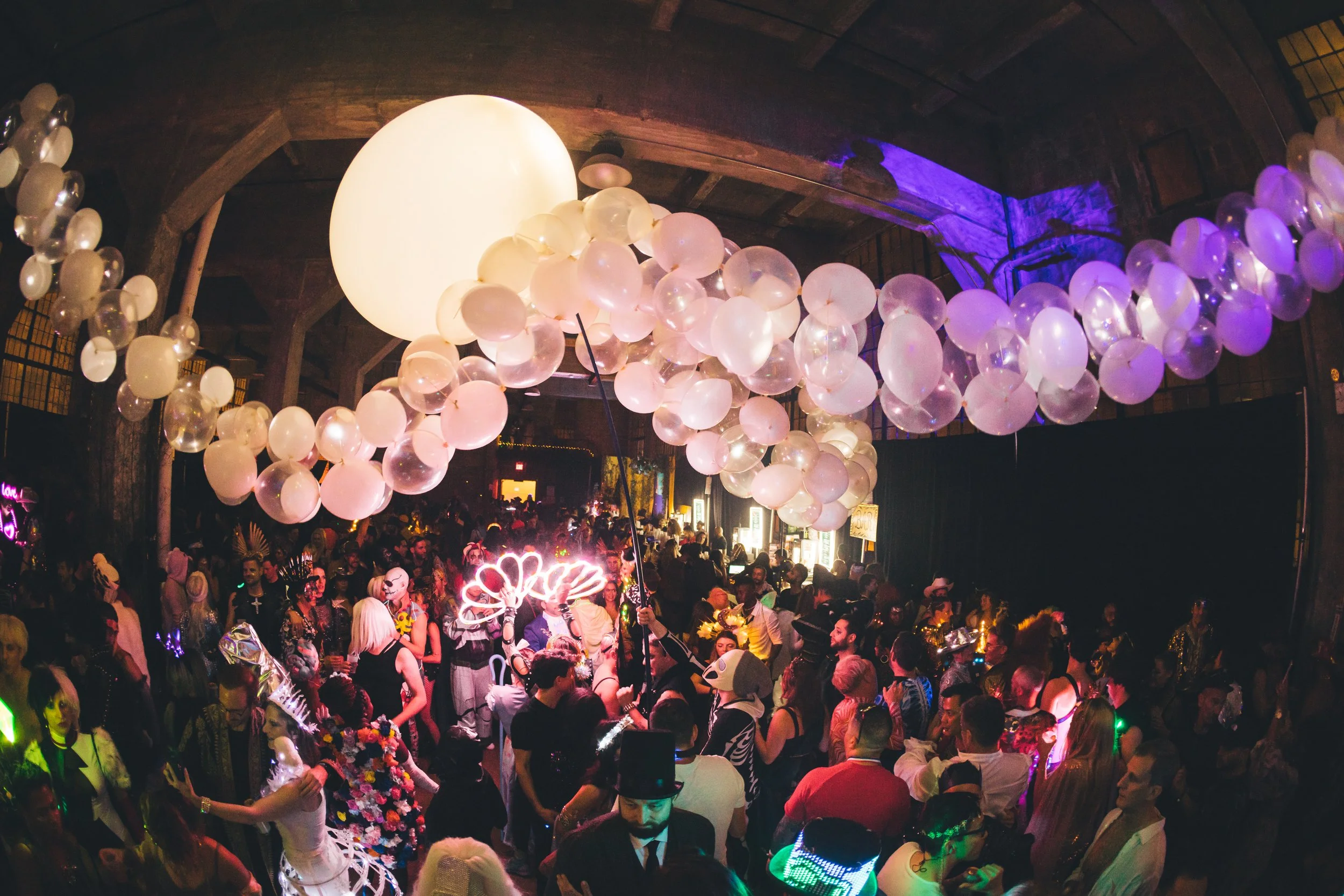 10-29-22_City.of.Gods@Industry.City_@offbrandproject.eth_by_@Bryan.Kwon.Photos021.jpg