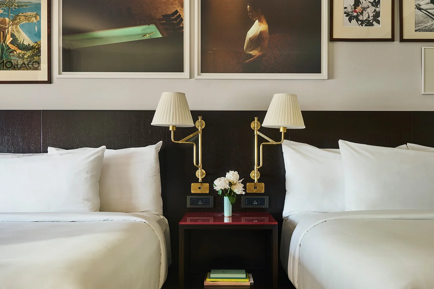 Guest experience moment with curated artwork at Park MGM