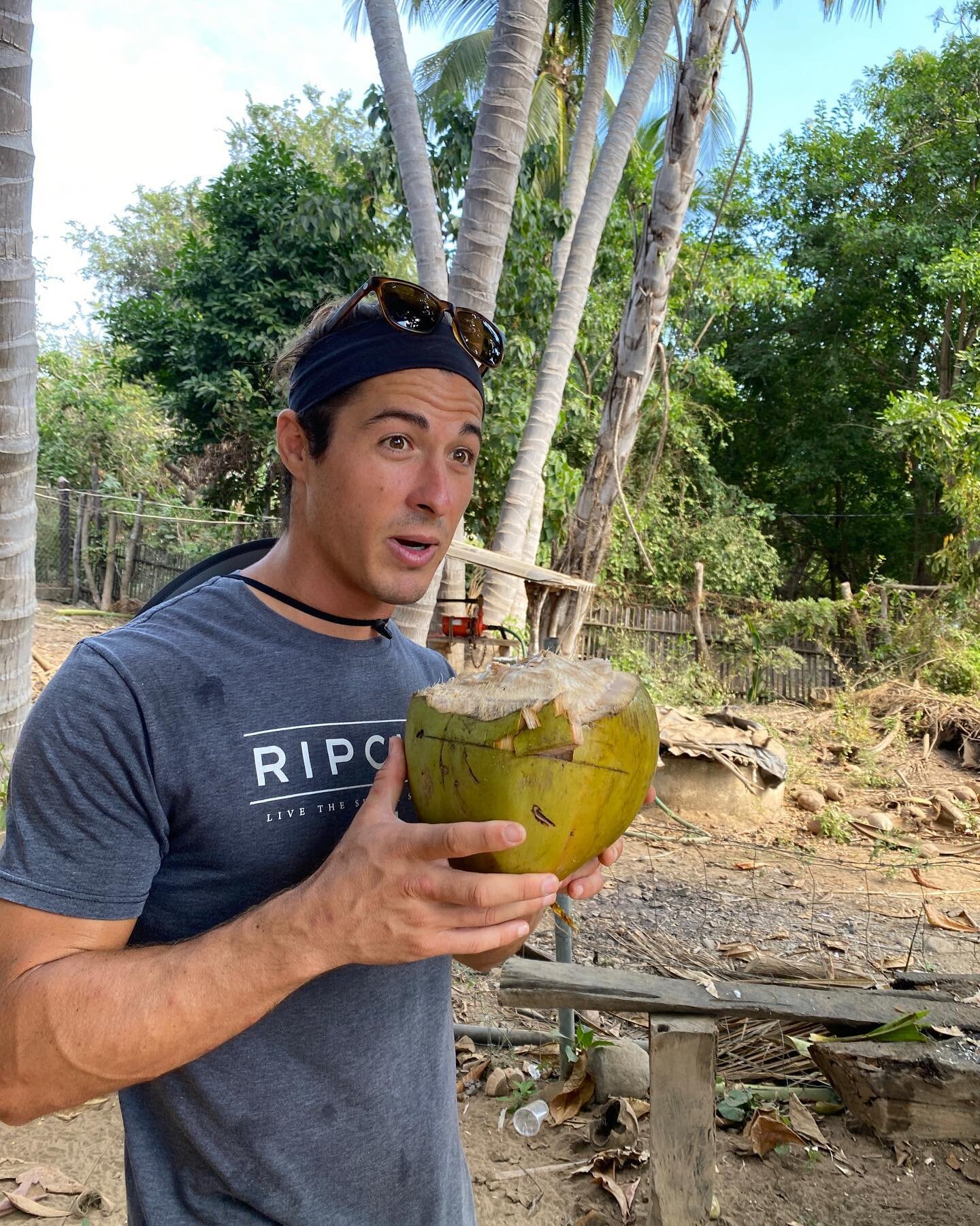 Your face when you realize how much better fresh coconut water tastes than that packaged stuff 😍🥥 @jessfkraus does this face perfectly! 😯 
⠀⠀⠀⠀⠀⠀⠀⠀⠀
#yogaretreatmexico #mexicoadventures #surfandyogaretreat #travelmexico #mexicoretreat #wellnessret