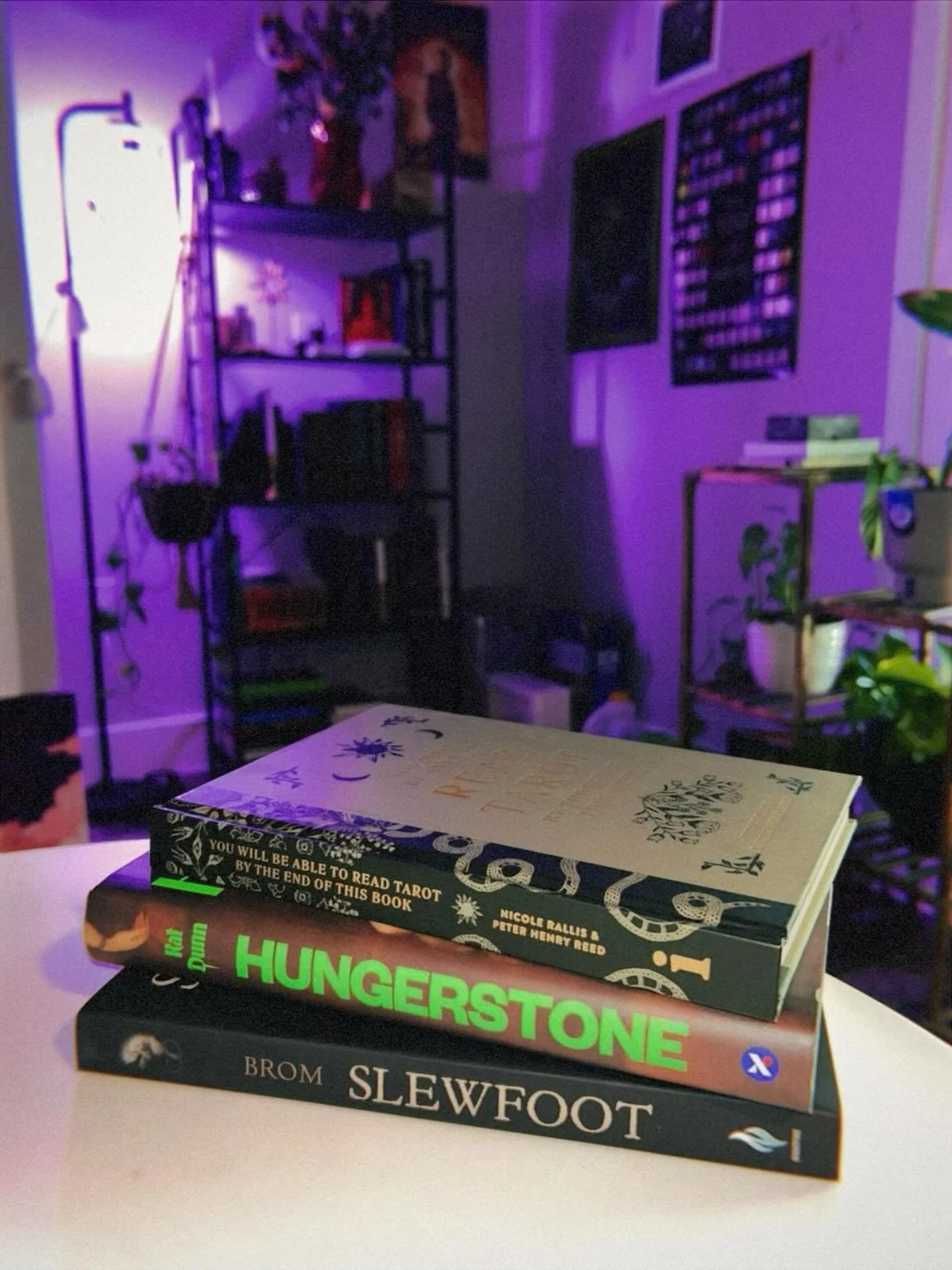 Guess who I saw on the Barnes and Noble shelf 🌞 @leila_olive 

What an absolute delight 🖤🕯️ I may not be perfect at reading cards yet but collections like this feel so special at honing my craft and intuition 🥹