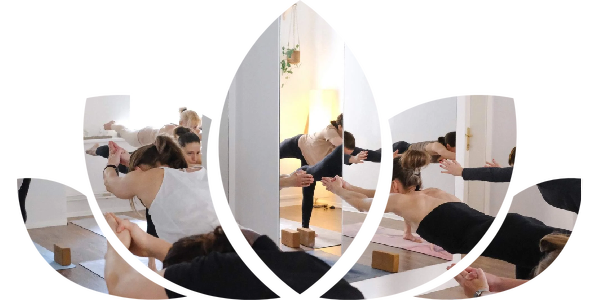 Klientky během skupinové lekce jógy