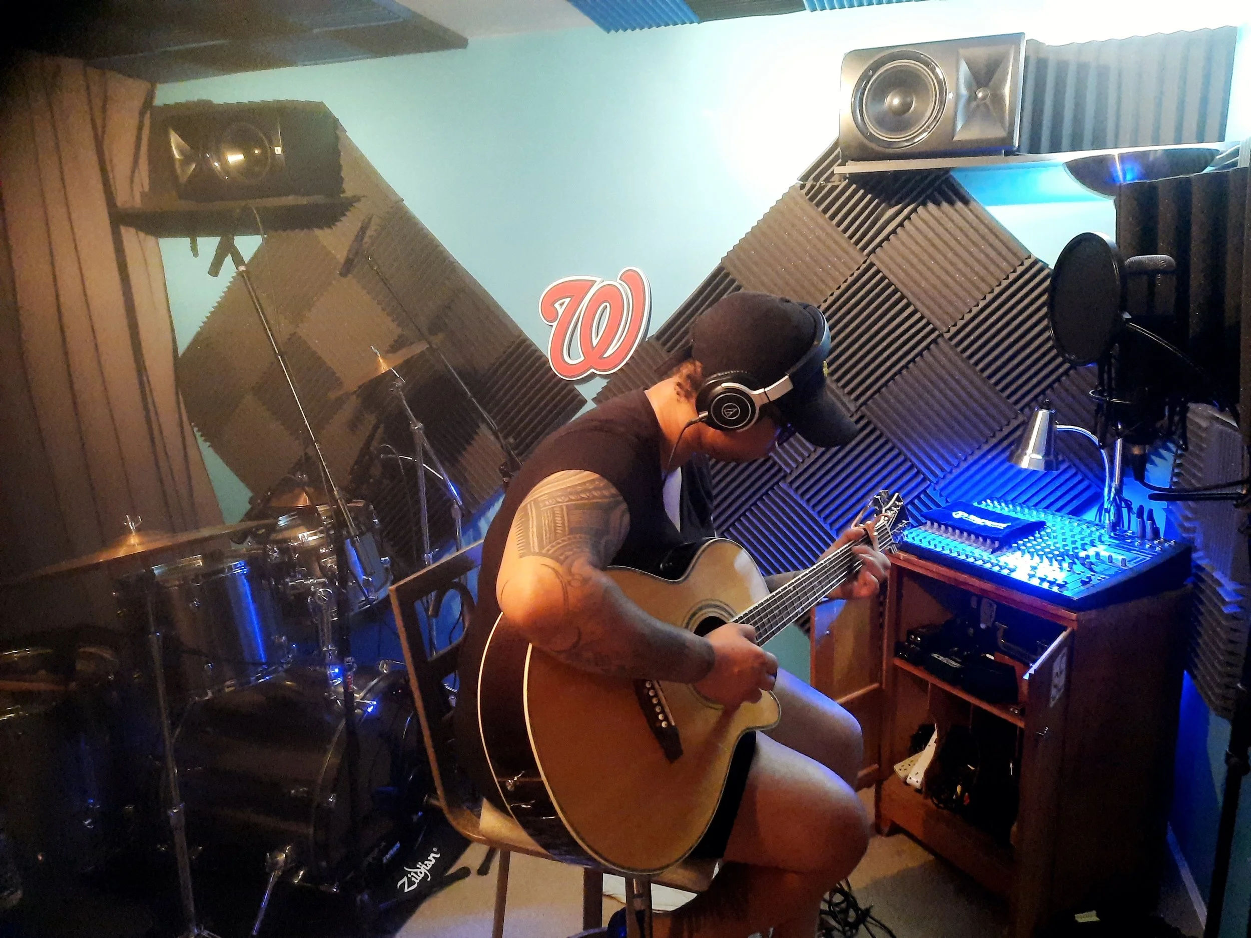 Jazlyn Mone on Guitar.jpg