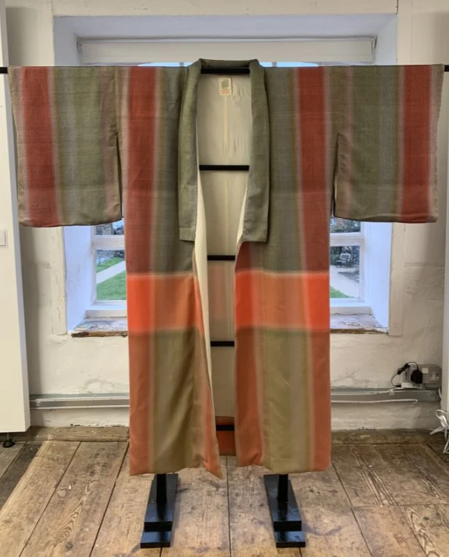 Silk Kimono.
Deadstock silk handwoven in plaited twill.
Exhibited at Whitchurch Silk Mill 2023