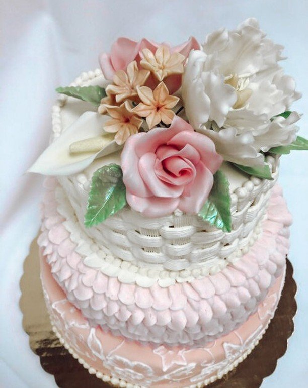 Wedding season is almost here! Let Ginger Snap provide the most delicious cakes and desserts for your showers and weddings. We love being a part of your special day! Check out our website or give us a call @ 716-667-6879

#buffalony #patisserie #wedd