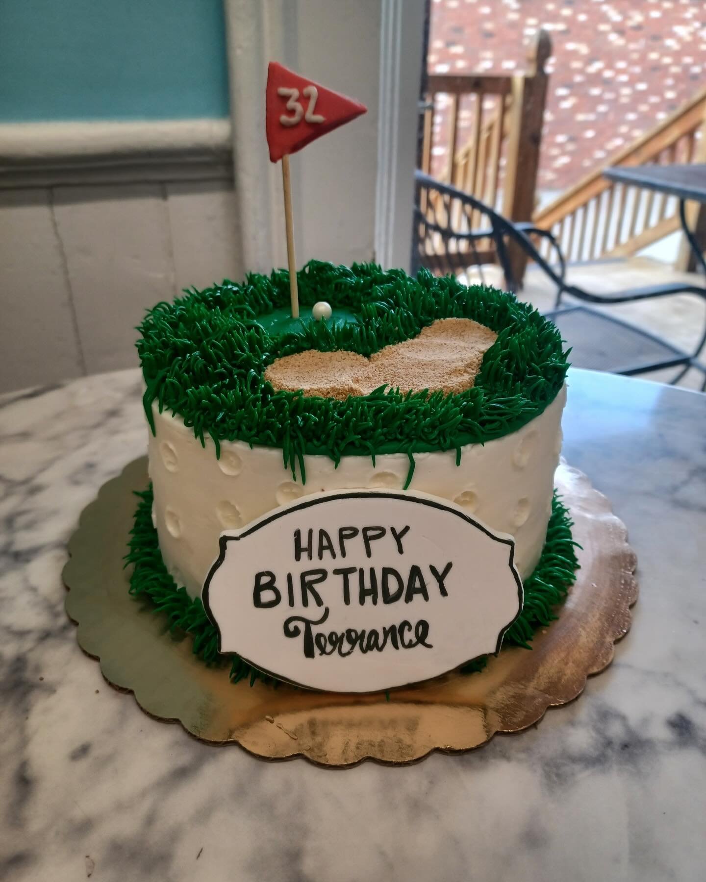 Comment ⛳️ if someone in your life would love this golf inspired cake!? Summer birthday or for Fathers Day perhaps? Order yours today! 
📞716-667-6879