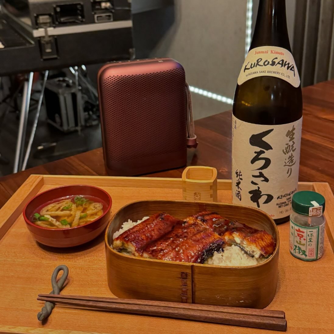 &bull;|&bull; A Classic Evening. Grilled eel with unagi sauce on top of rice &amp; mushroom miso soup. Paired with an earthy Kurosawa Kimono Junmai.

Sake Class: Junmai
Subcategory: Kimoto
Rice: Miyamanishiki
Rice-Polishing Ratio: 65%
Alcohol: 15.5%
