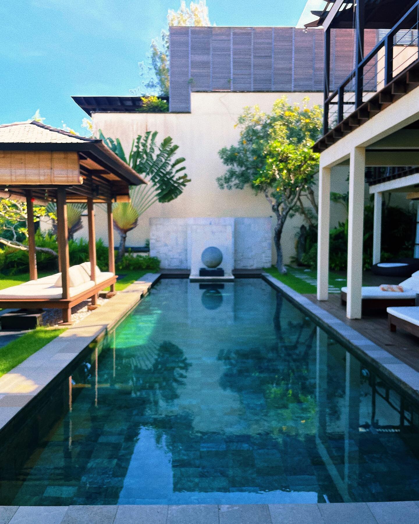 somewhere i stayed&hellip;
.
this was the first of three @airbnb i stayed at while in Bali. @villaarona is tucked into a side street with a few other residences on a busy hill side street. it&rsquo;s close enough to everything in kuta to run to the c