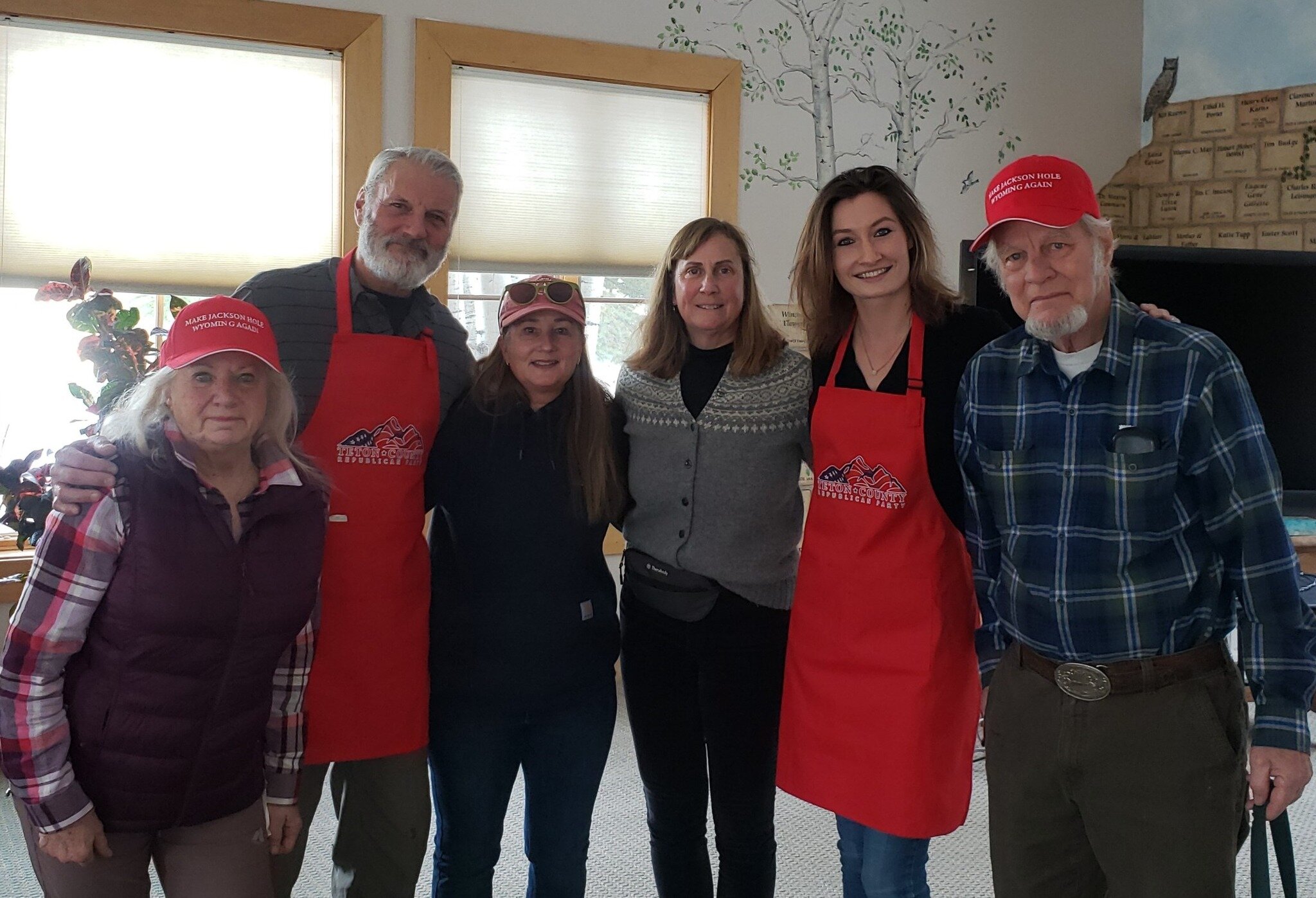 Thank you to our amazing Senior Center volunteers - what a fun Friday Feast!

The Teton County Republican Party helps serve lunch the first Friday of every month. Feel free to join in next month!

🥰🤩👏👍

#tetoncountyrepublicanparty 
#jacksonwyomin