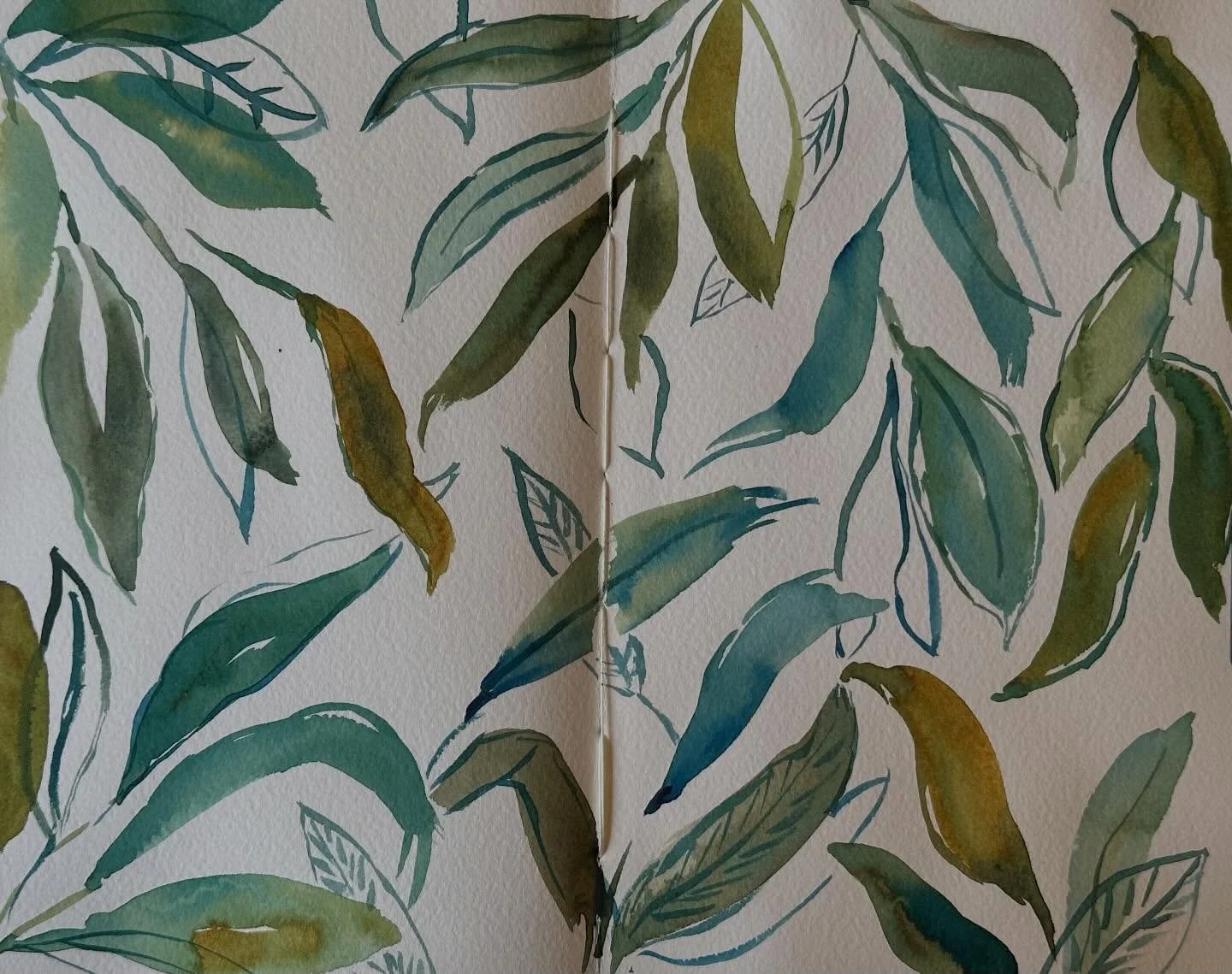 I painted the loose leaves tutorial from @letsgomakeart. I painted it as a two page spread in my watercolor journal. I&rsquo;ve done a similar project before but it was fun to paint these leaves again. 

#letsmakeart #letsmakeartwatercolor #watercolo