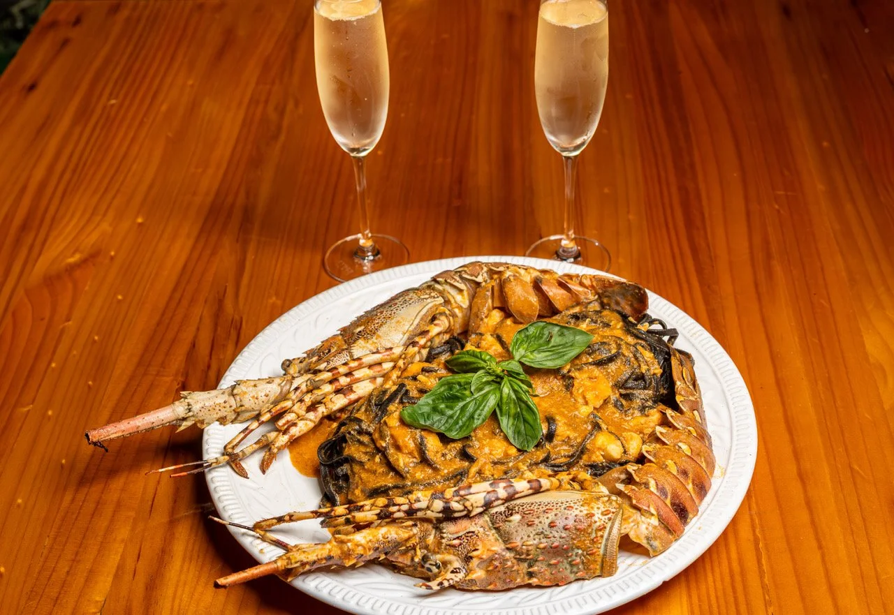 cairns-tropical-crayfish-squid-ink-tagliolini-prosecco-special-italiancairns-cairnsrestaurant-tastethetropics